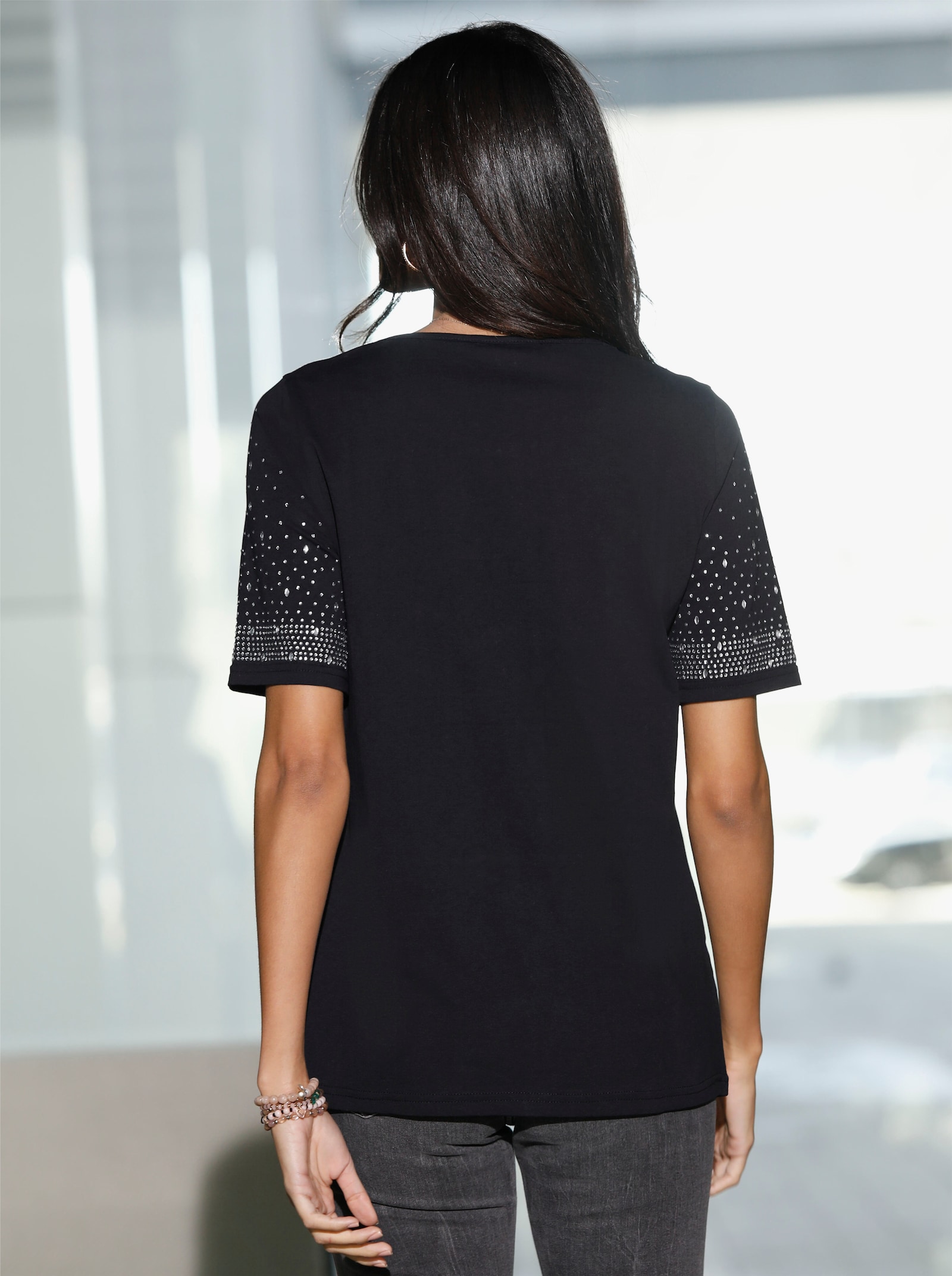 Shirt met korte mouwen, versierd met steentjes - zwart