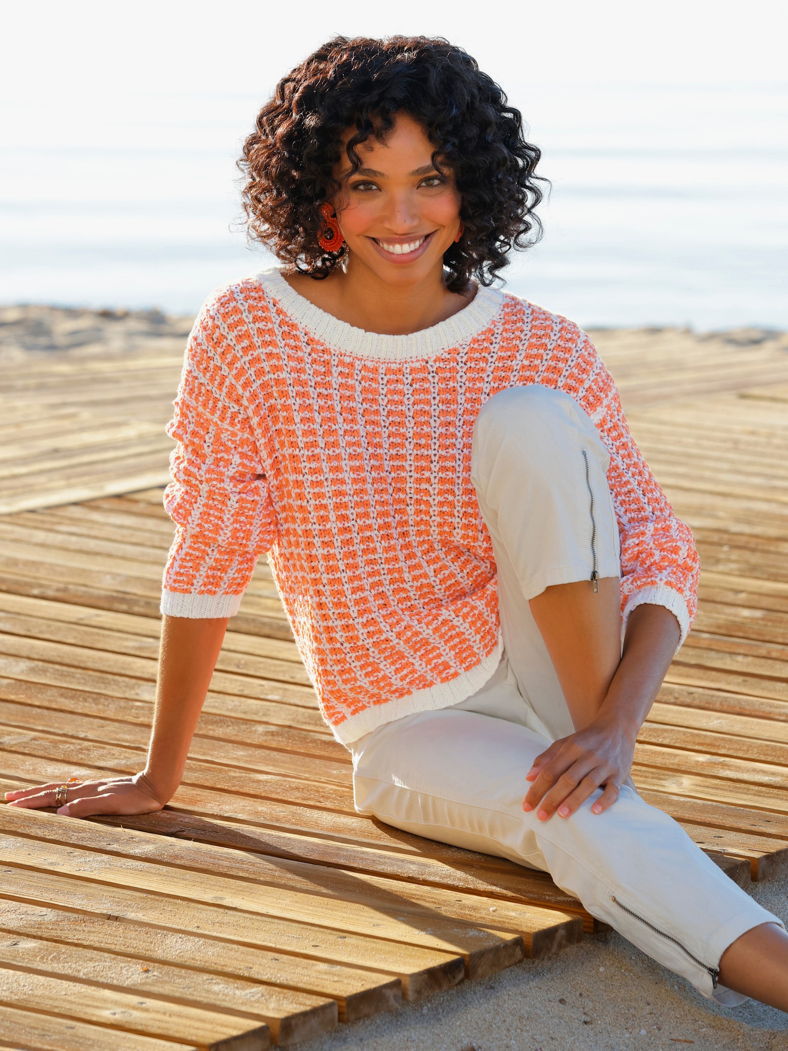 heine Langarm-Pullover aus Bändchengarn - weiß-orange-gemustert