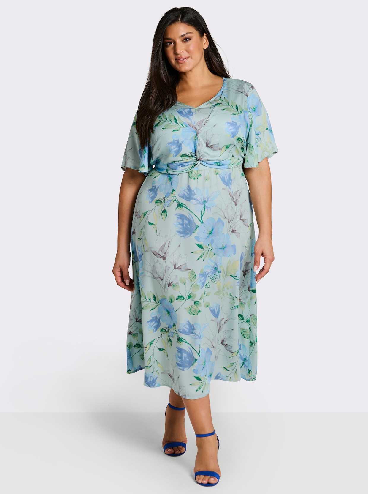 sheego Blumenkleid mit Flügelärmeln und Knotendetail - kalkmint-bleu-bedruckt