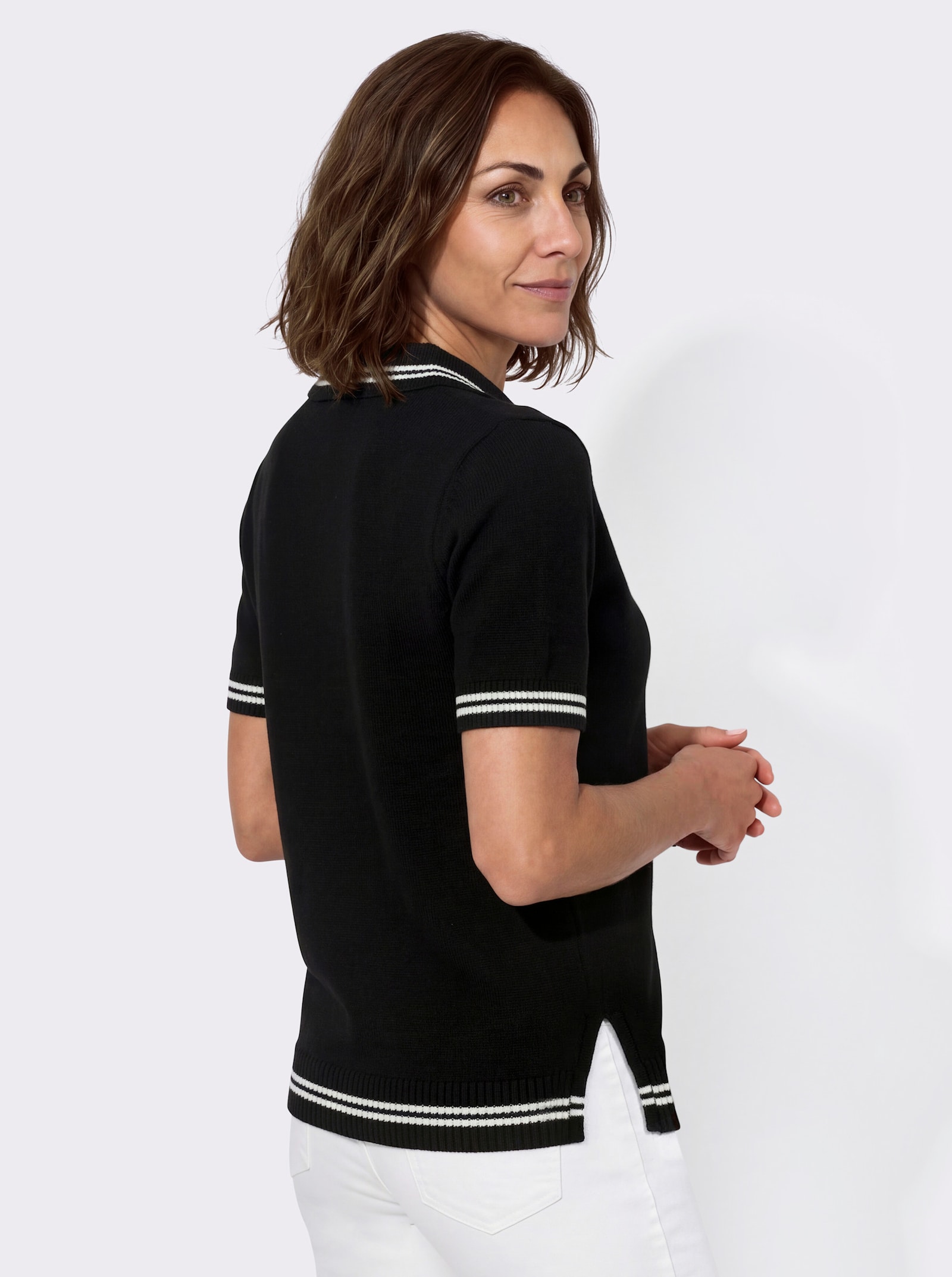 Polopullover mit Seitenschlitzen - schwarz-ecru-geringelt