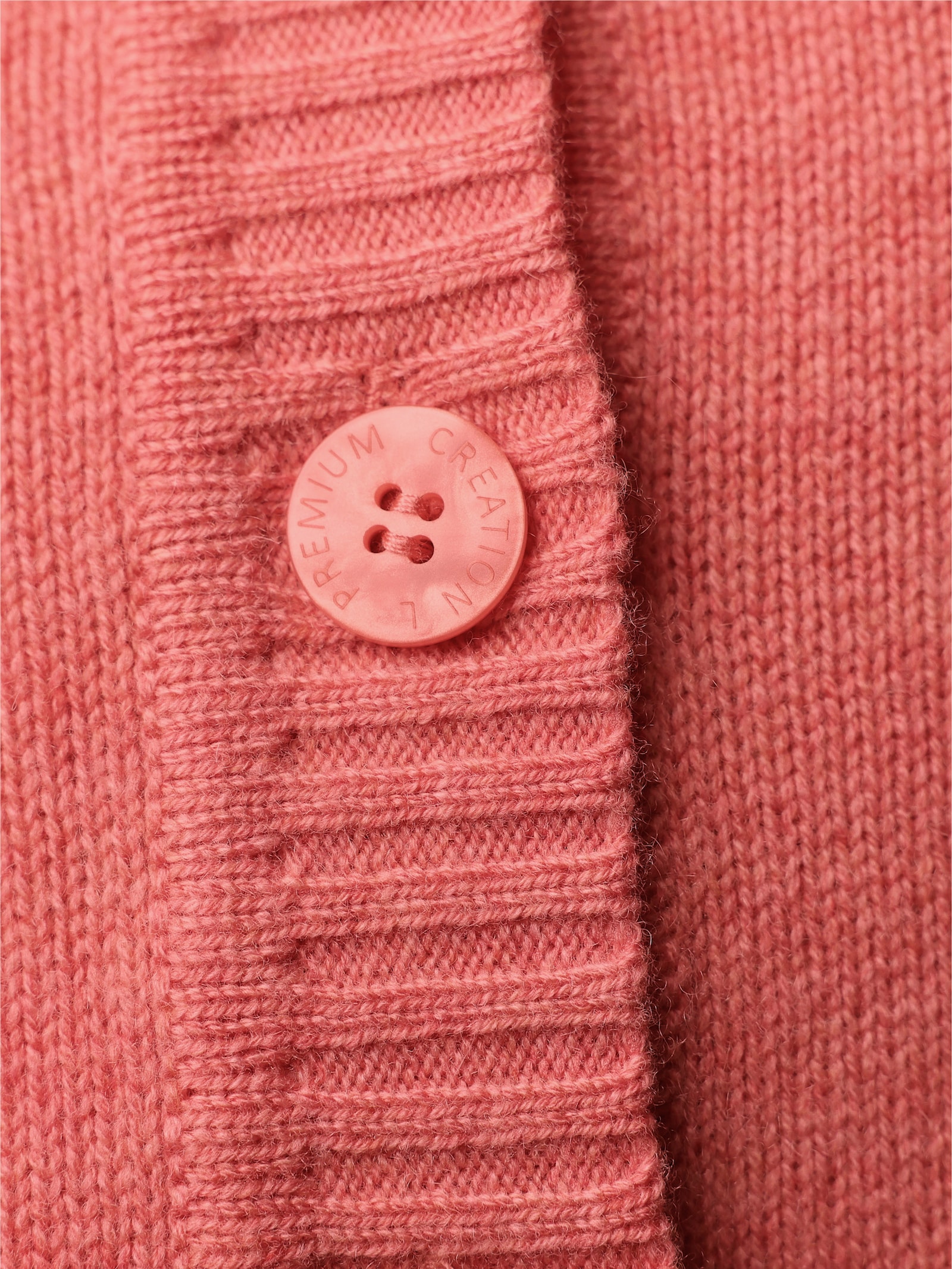 CREATION L PREMIUM Strickjacke mit Logo-Knöpfen - koralle-meliert