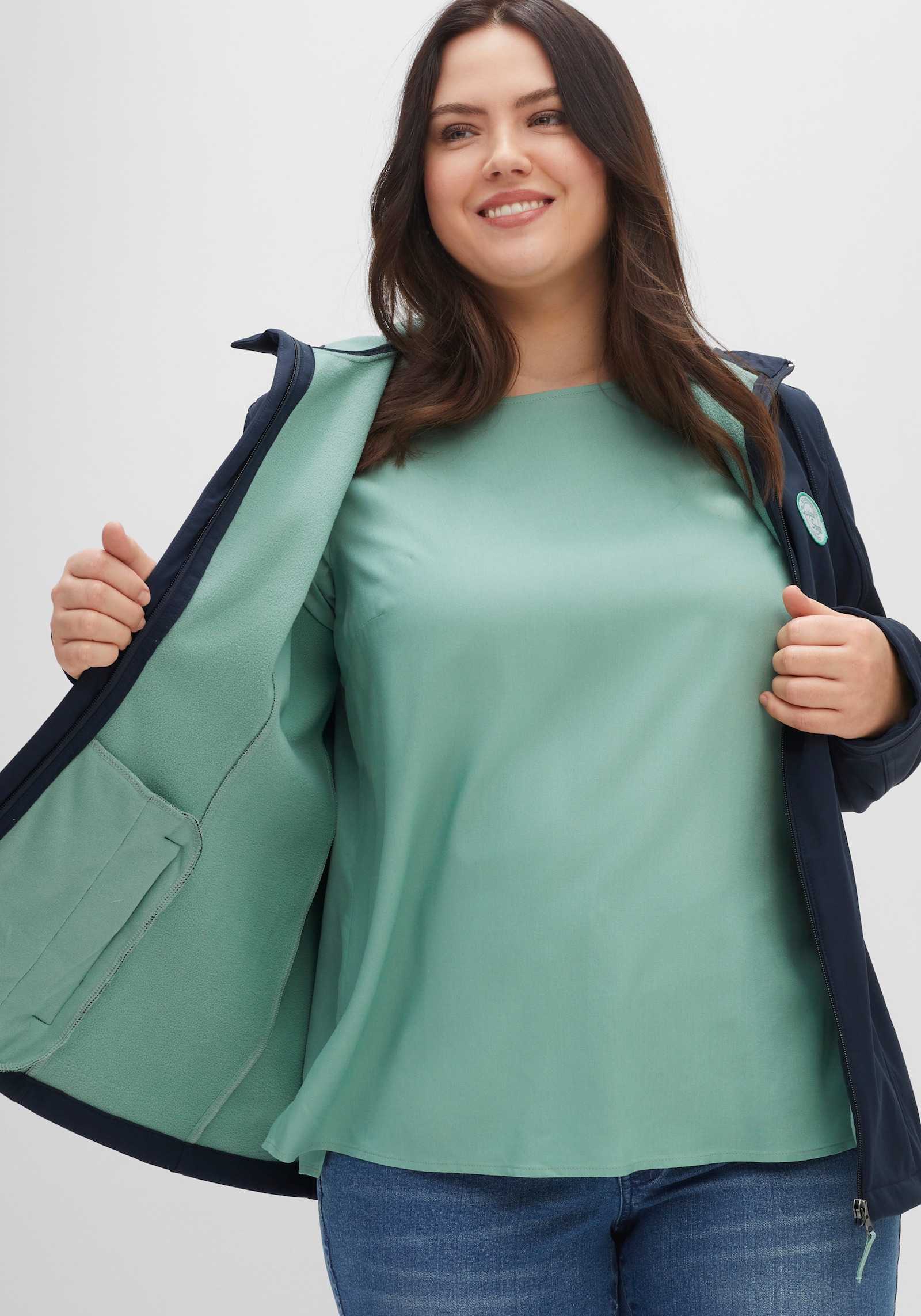 sheego Softshelljacke mit Fleece-Innenseite - nachtblau