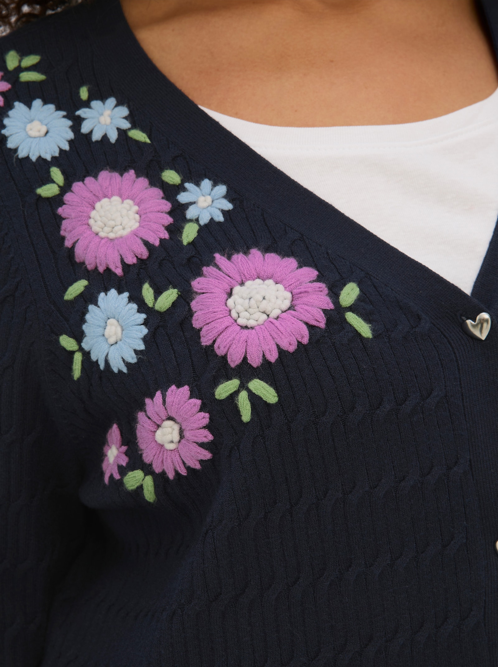 sheego Cardigan mit Blüten-Stickereien - tiefblau-orchidee