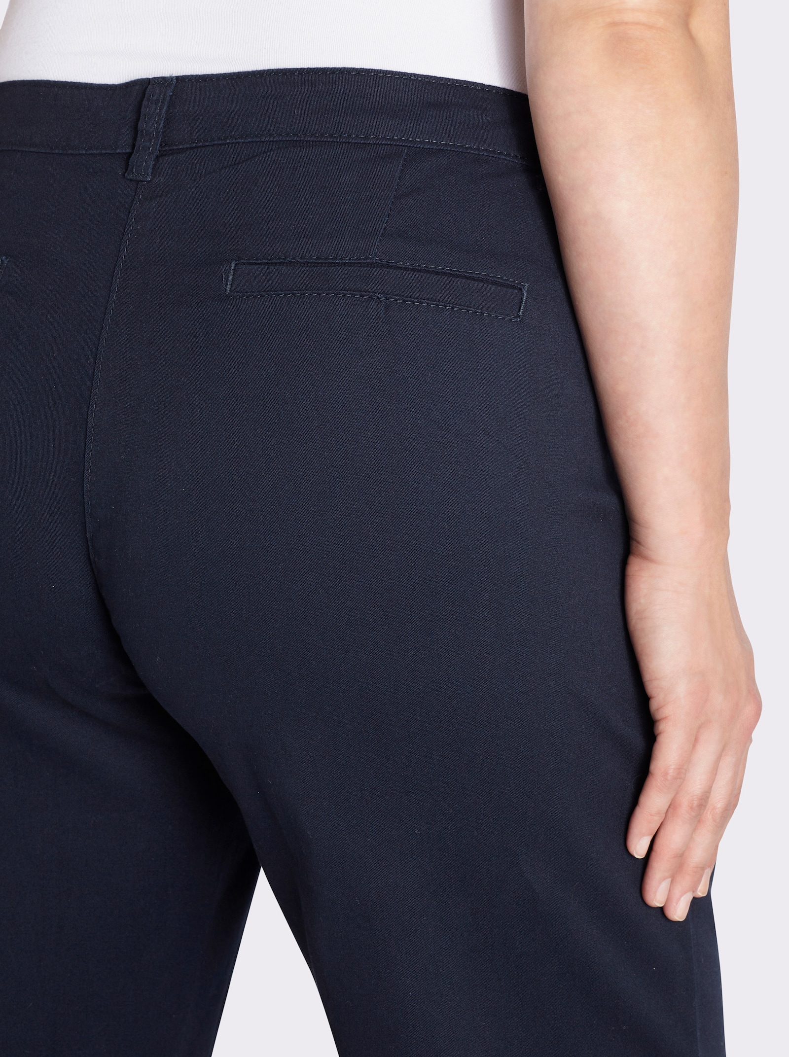 Boyfriend-Hose mit Gürtelschlaufen - marine