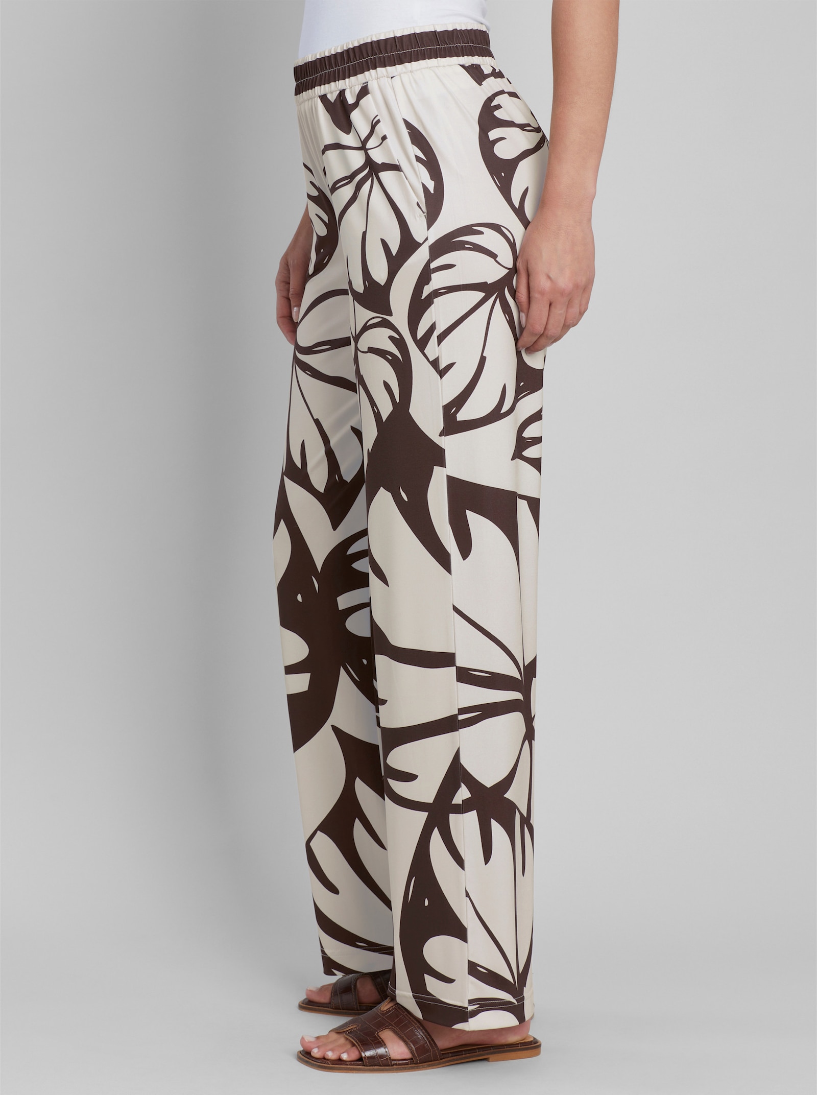 heine Jerseyhose mit Blätter-Druck - ecru-schoko-bedruckt