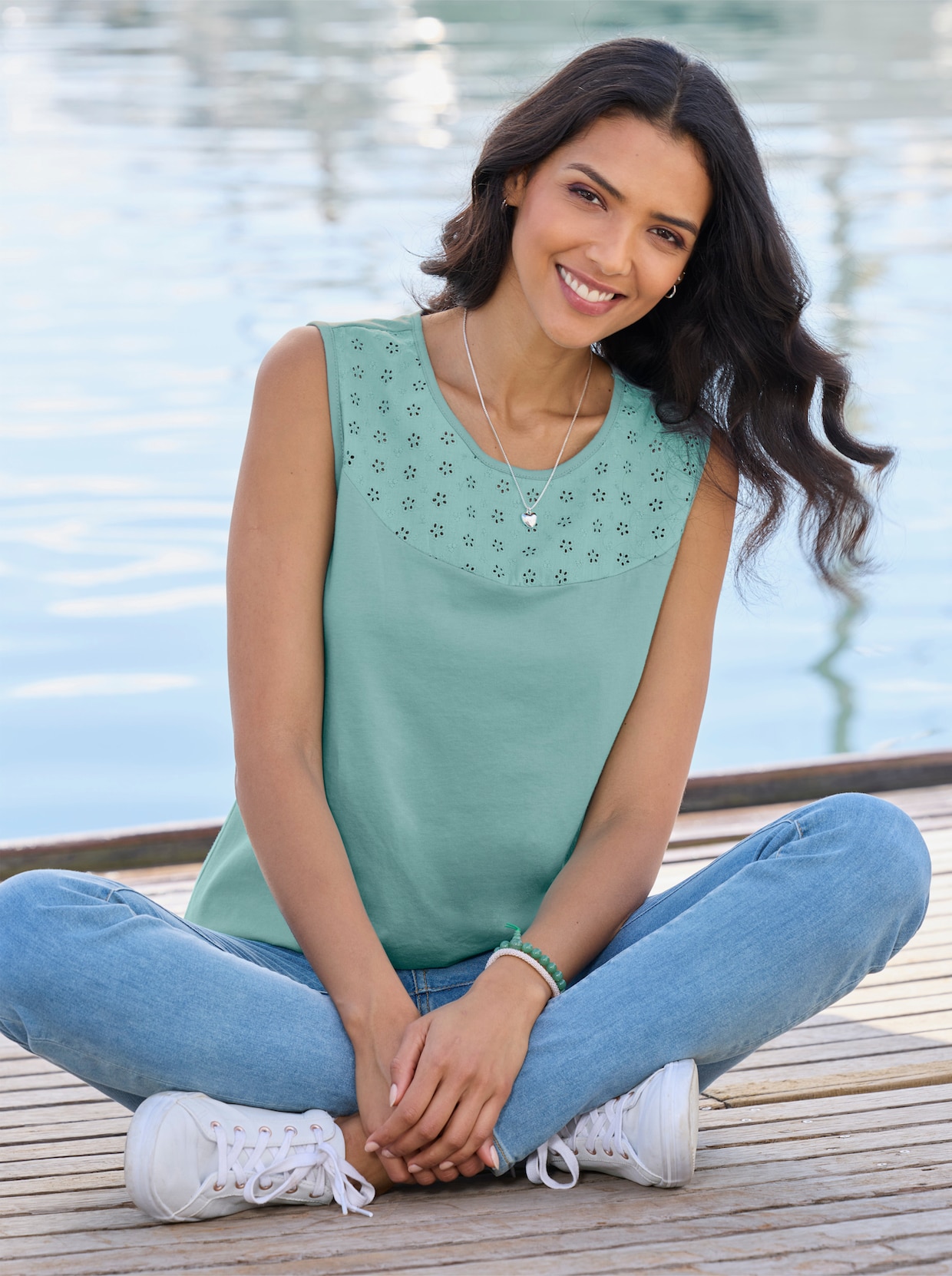 Shirttop mit Lochstickerei - salbei