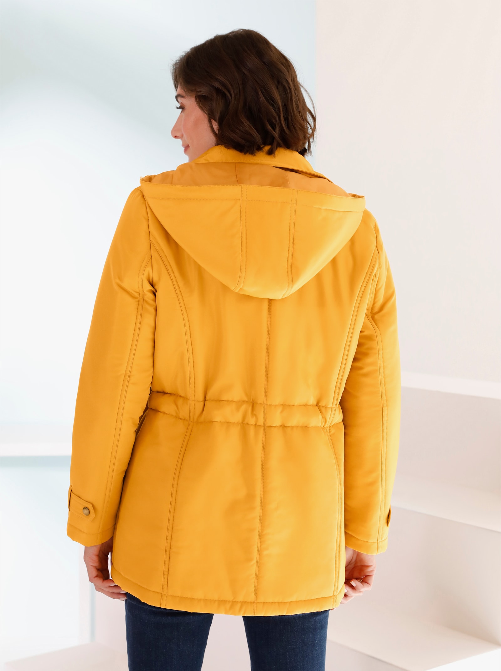 Prošívaná bunda s regulací šířky - okrová