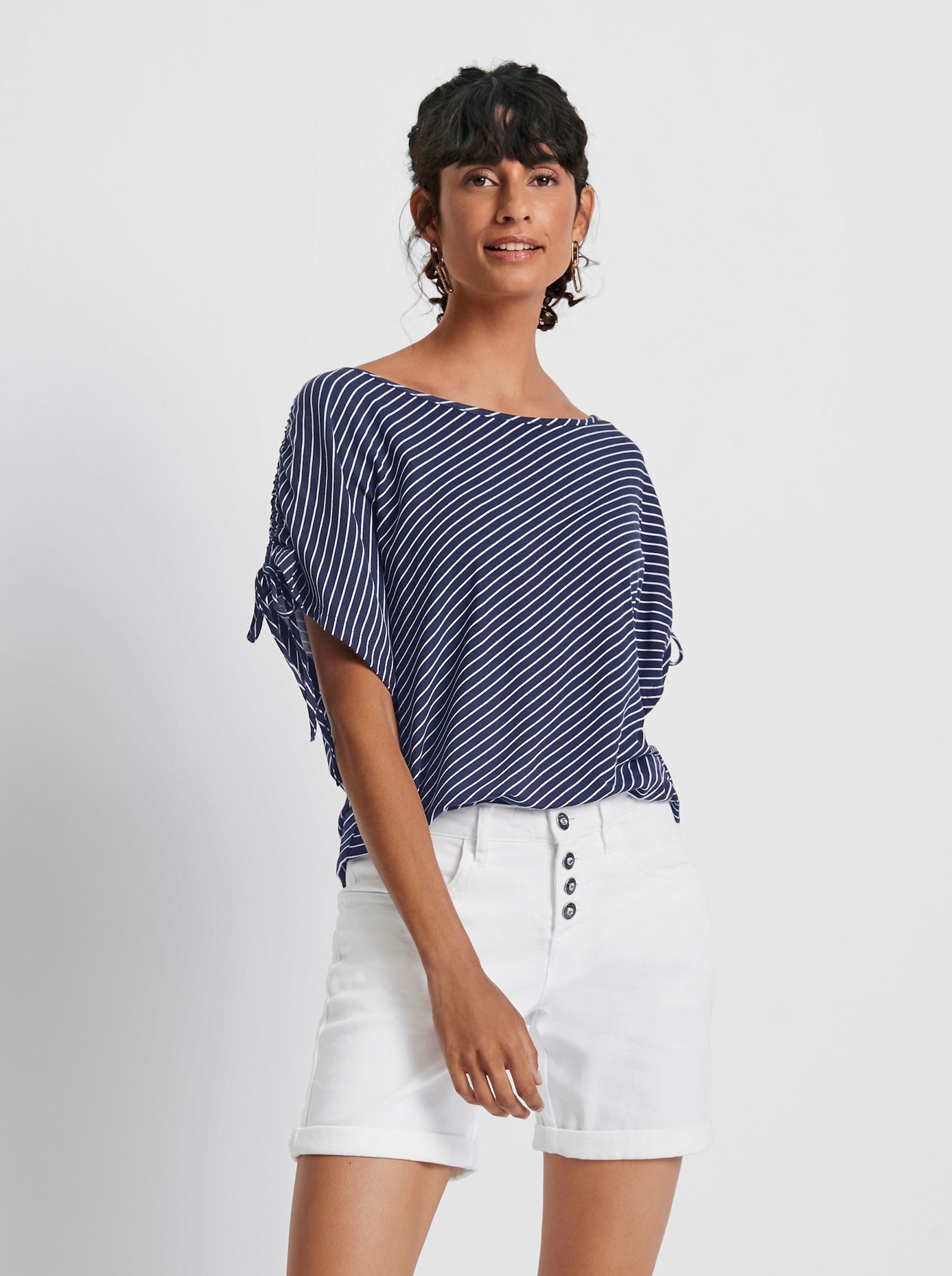 Kurzarmshirt mit Raffung an den Ärmeln - marine-ecru-gestreift
