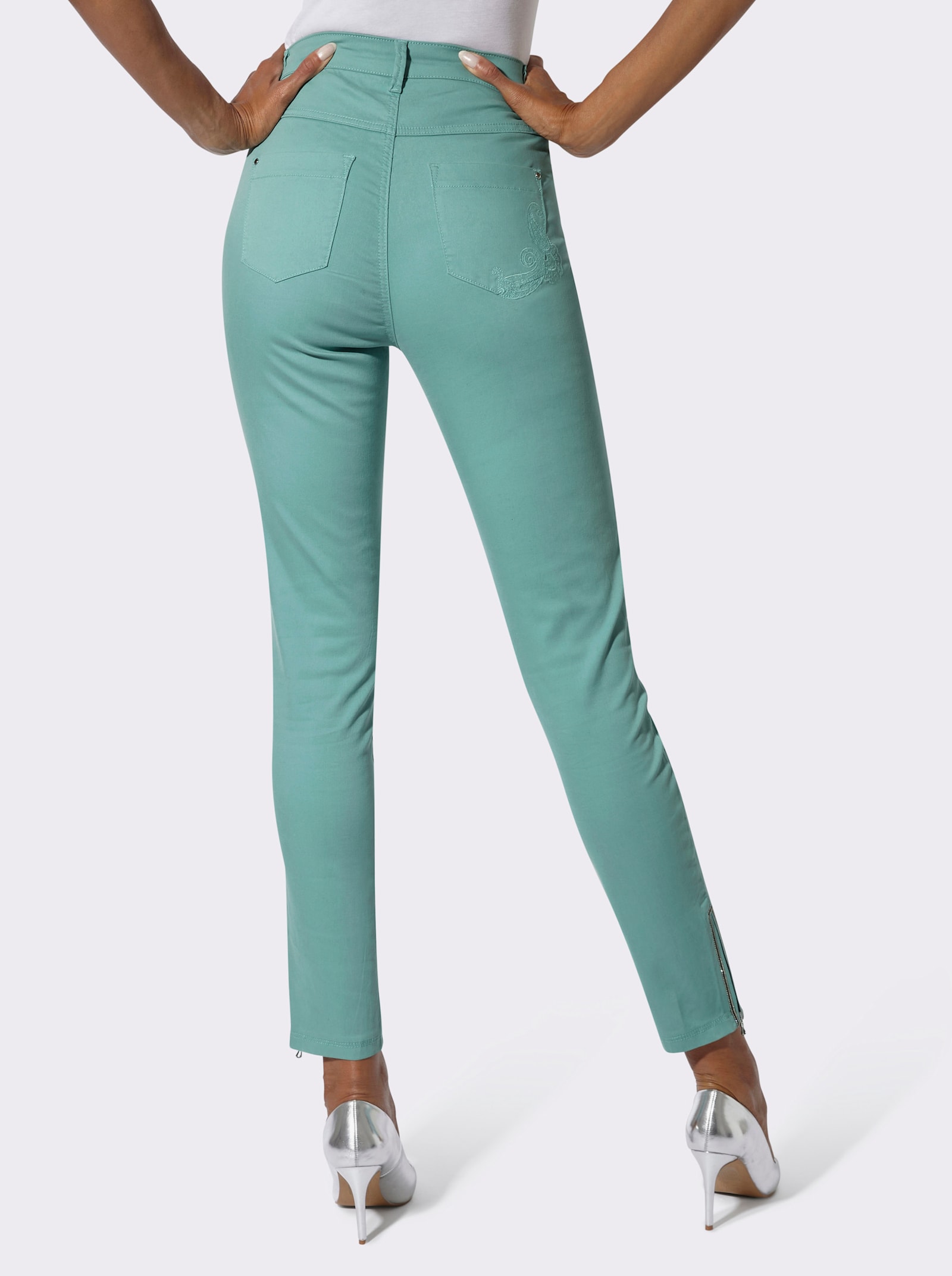 Jeans mit Reißverschluss am Bein - salbei