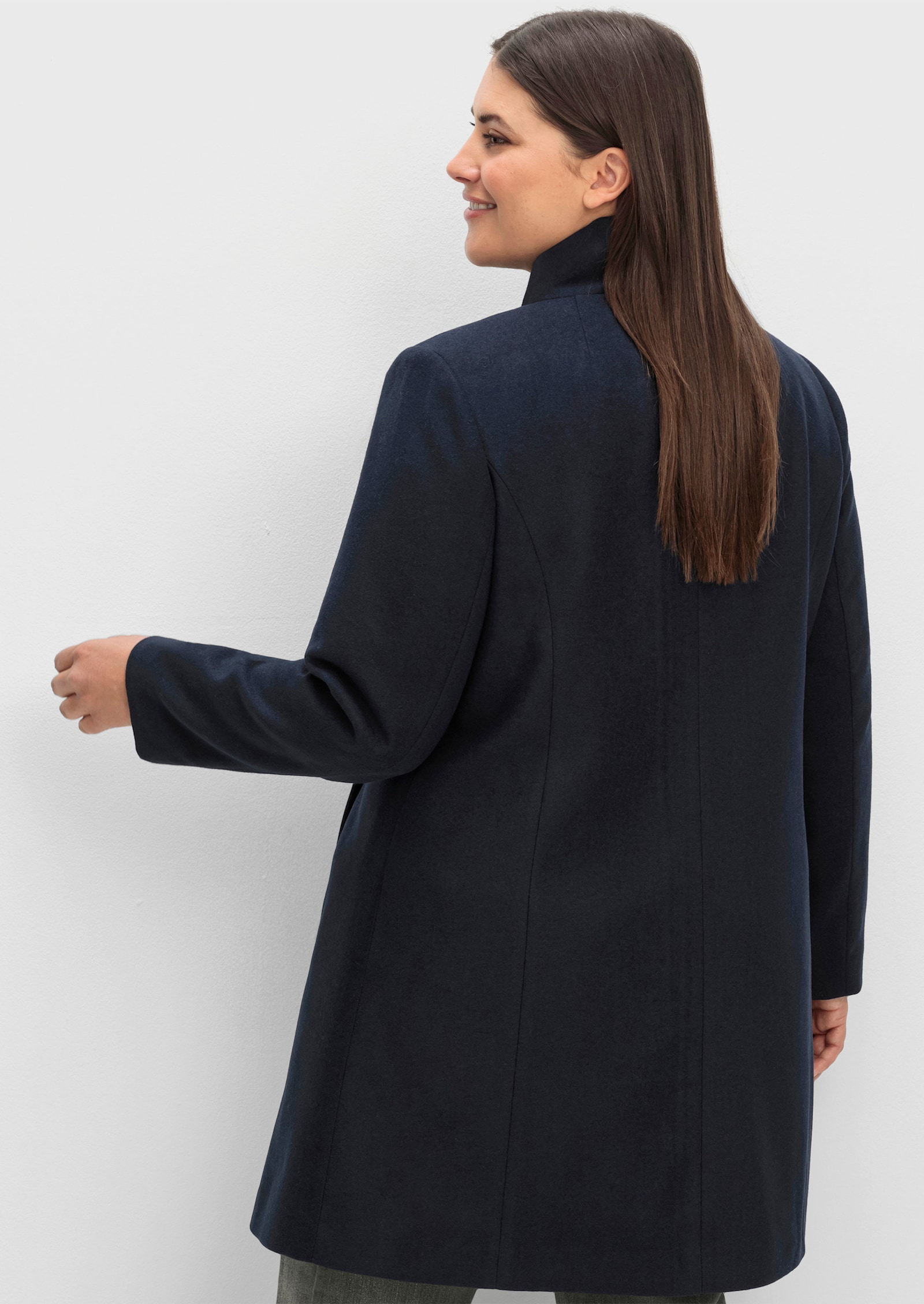 sheego Manteau court avec col asymétrique - bleu foncé