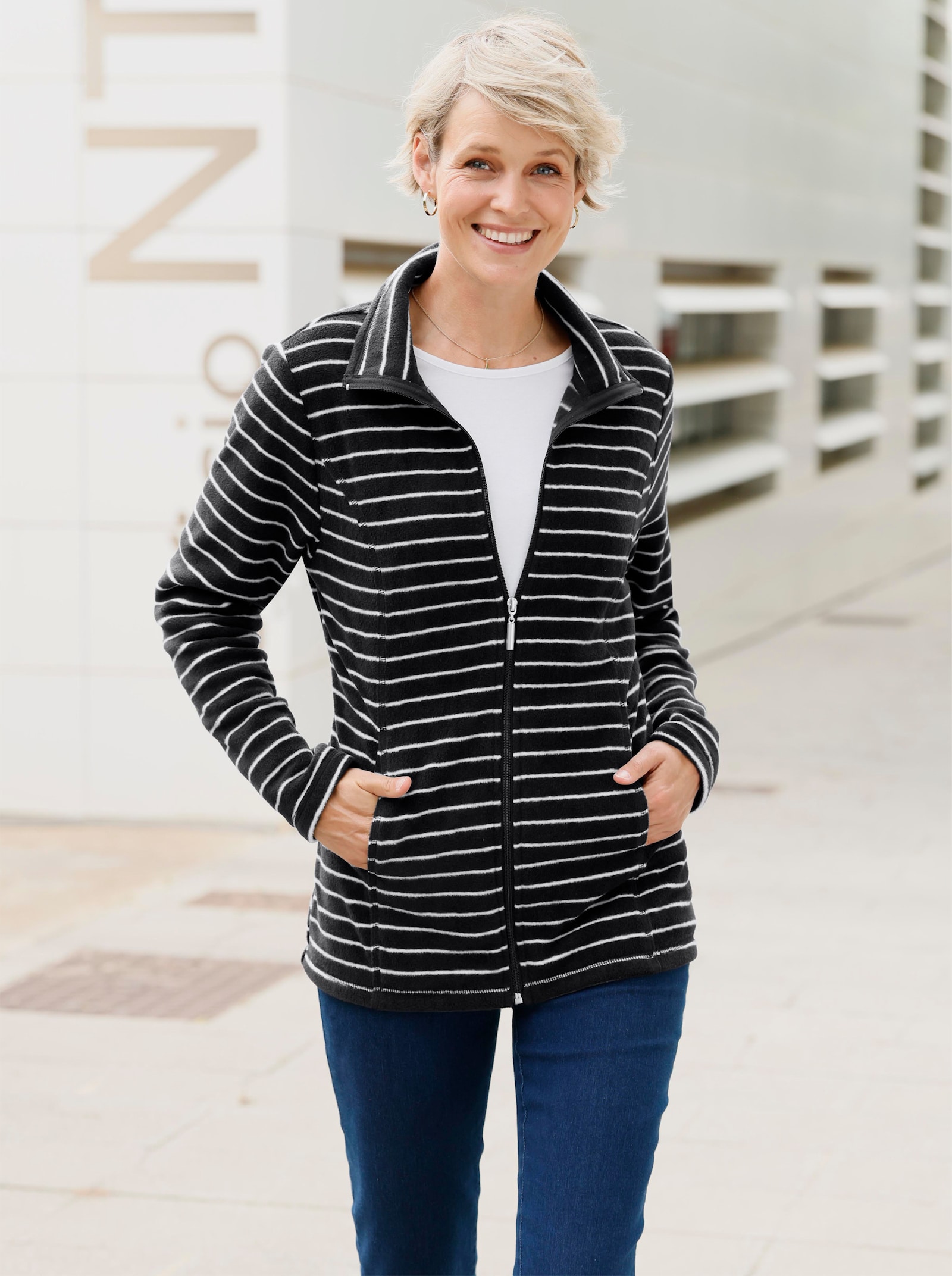 Fleecová bunda na jaro a podzim - černá-ecru-proužek