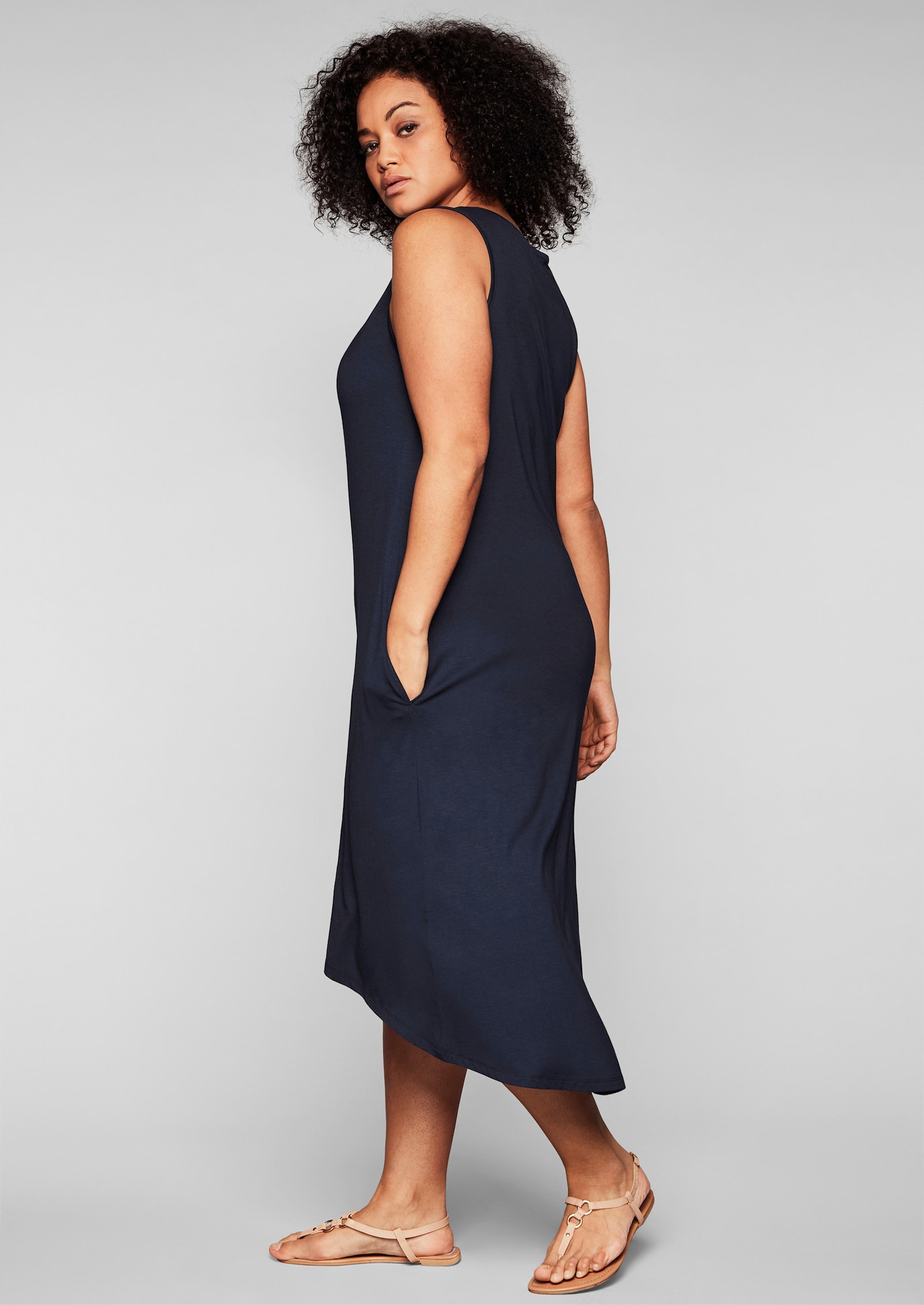 sheego Strandjurk met voor korte en achter lange zoom - marine