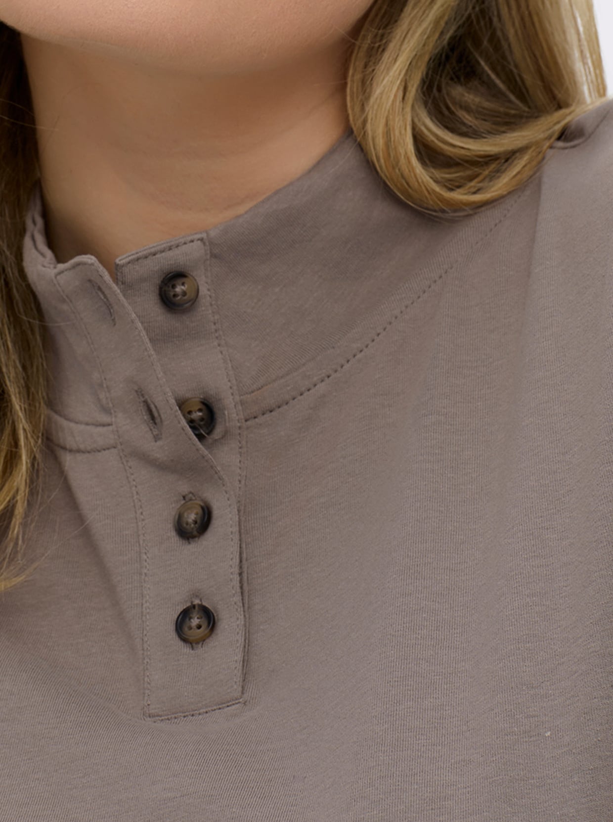 Stehkragenshirt mit Schmuckknöpfen - taupe