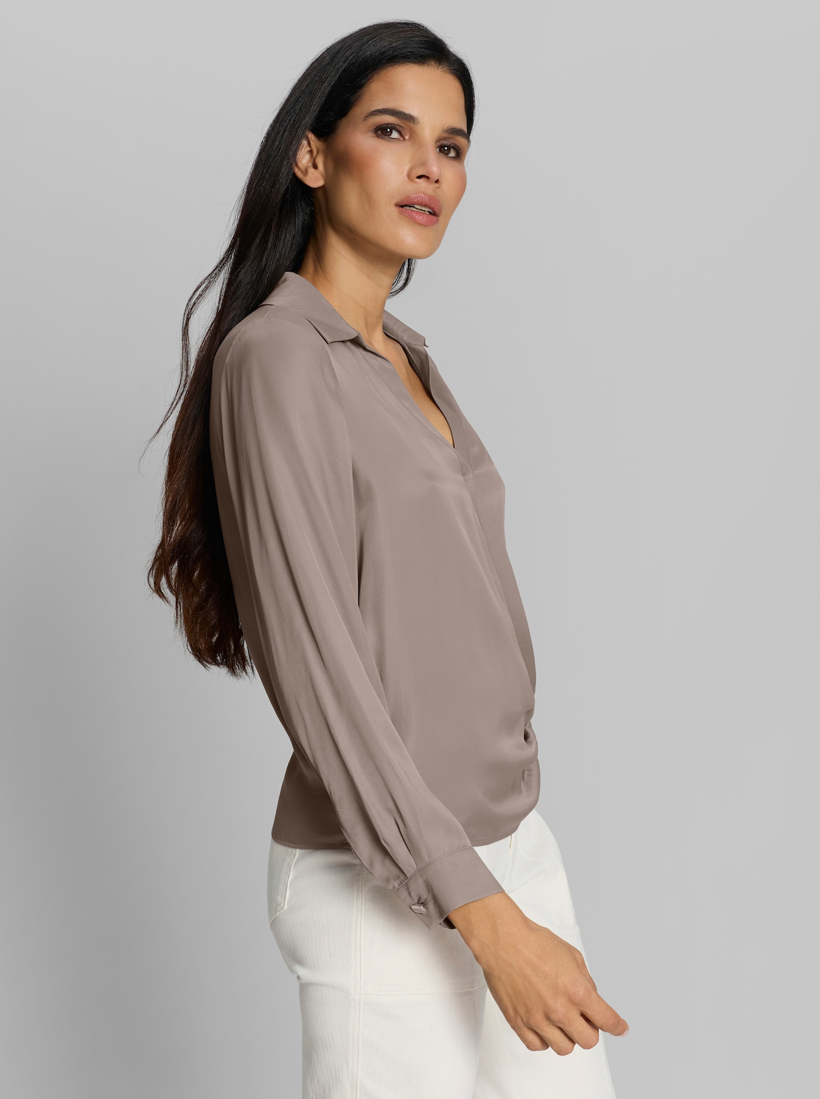 heine Wickelbluse aus schimmernder VIskose - taupe