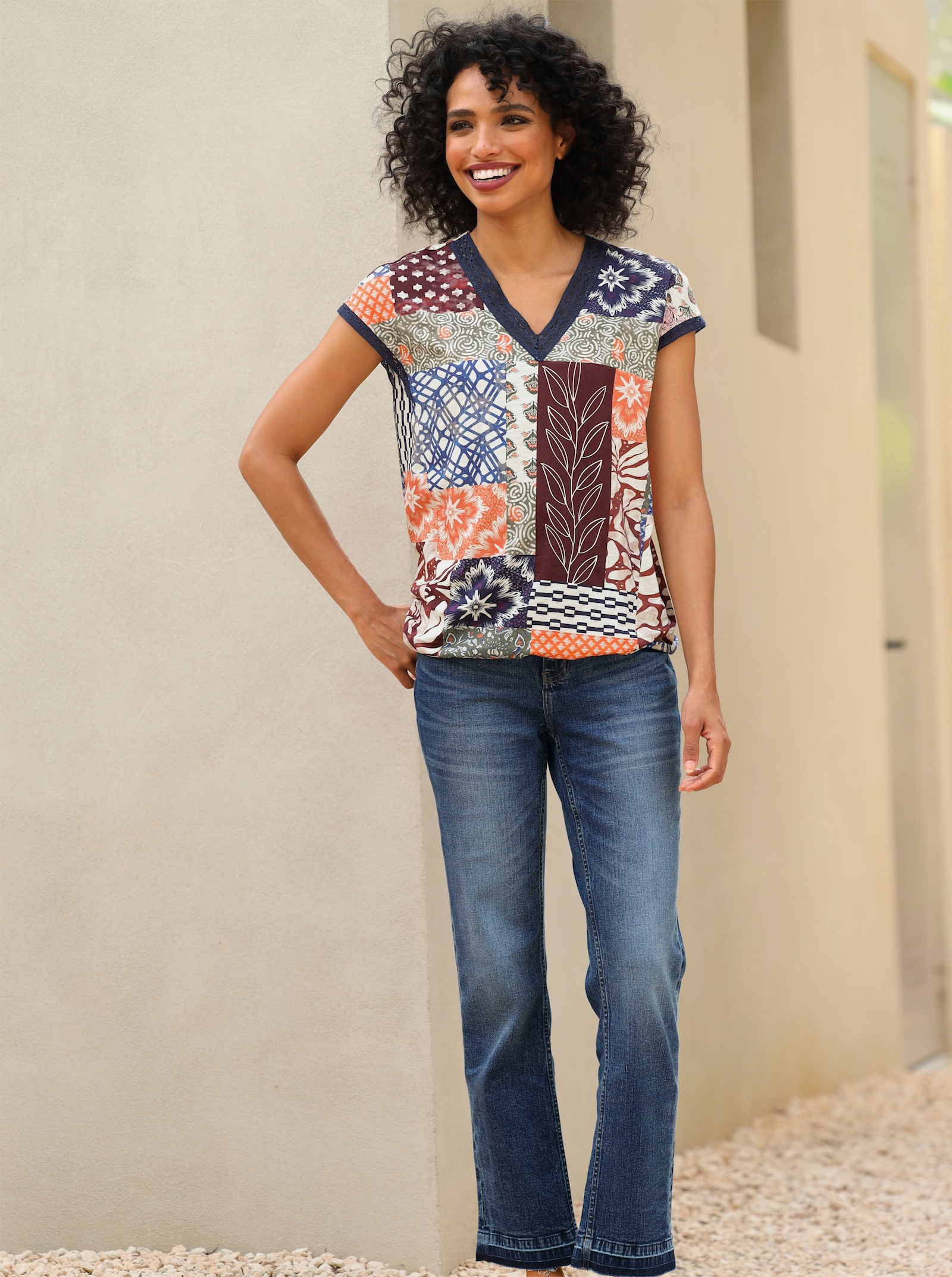 heine V-Shirt in Patch-Optik - champagner-marine-bedruckt