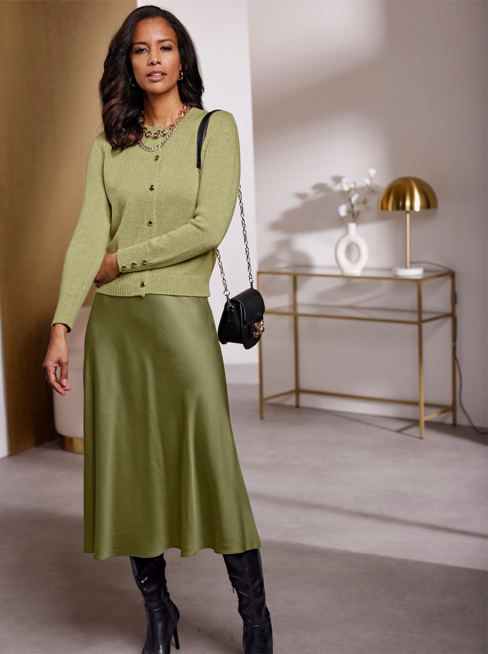 Saténová sukně rozšířeného střihu - olivová