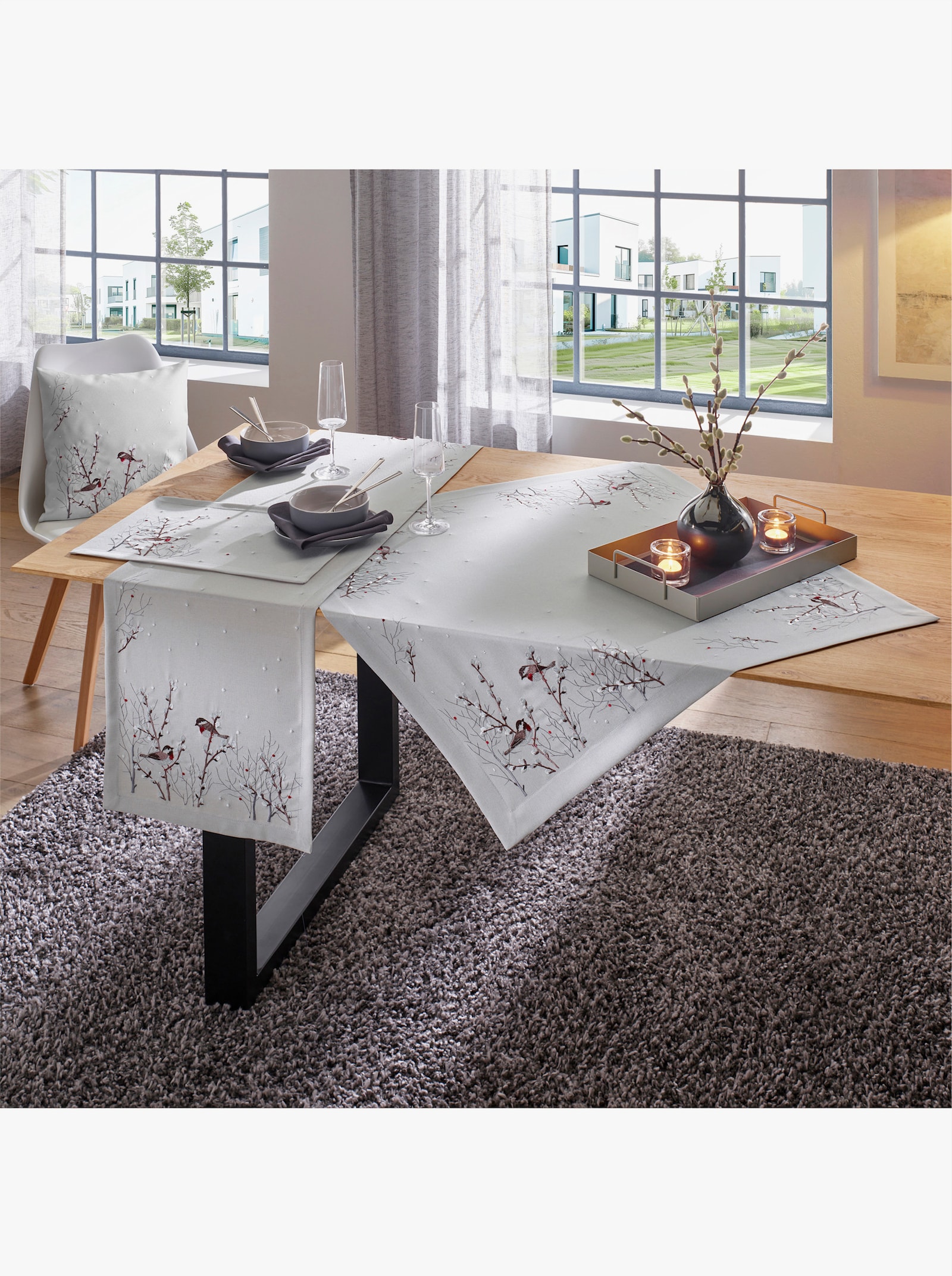 Tischdecke mit Meisen-Stickerei - grau