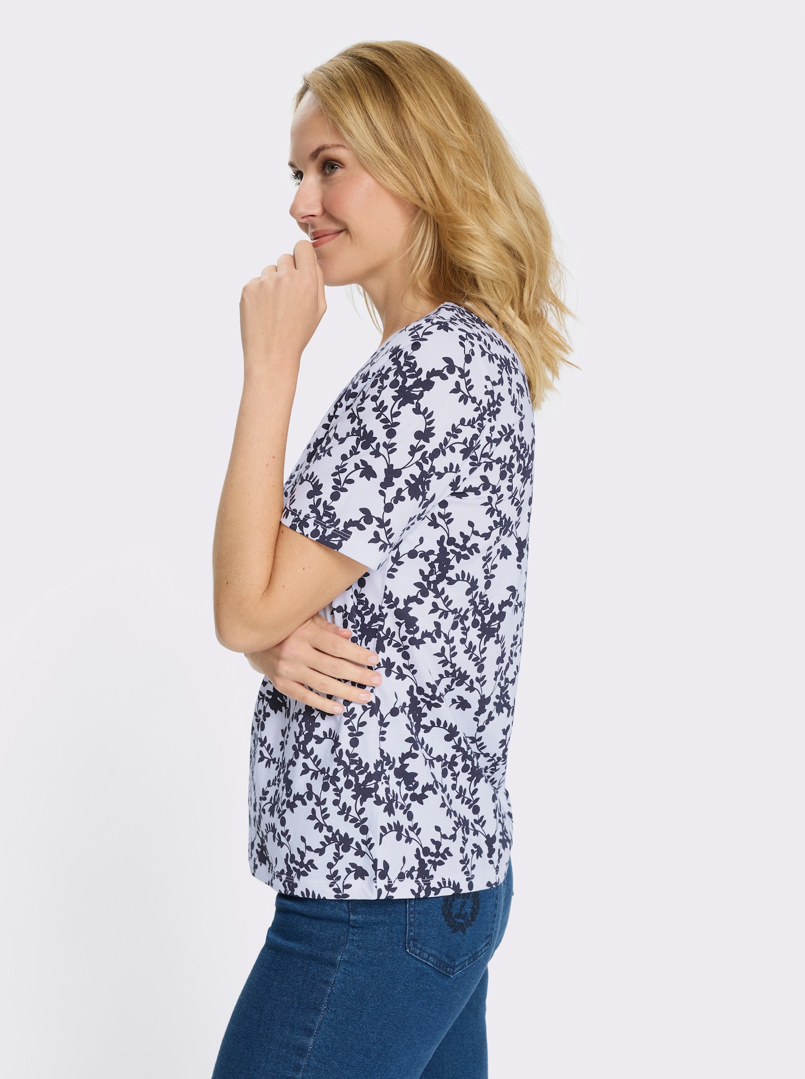 Kurzarmshirt mit floralem Muster - weiß-marine-bedruckt