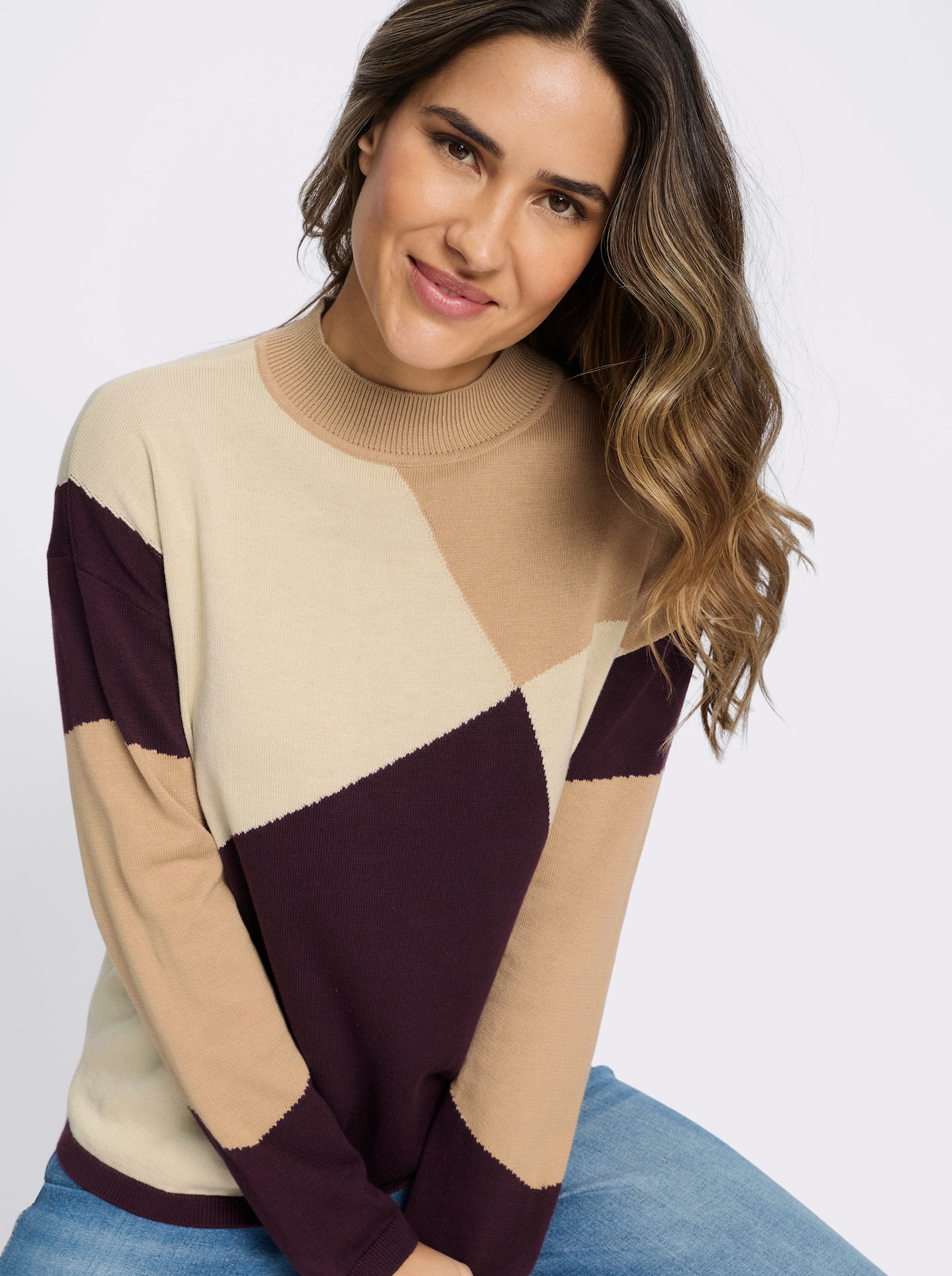 Stehkragenpullover mit grafischem Muster - sand-burgund-gemustert