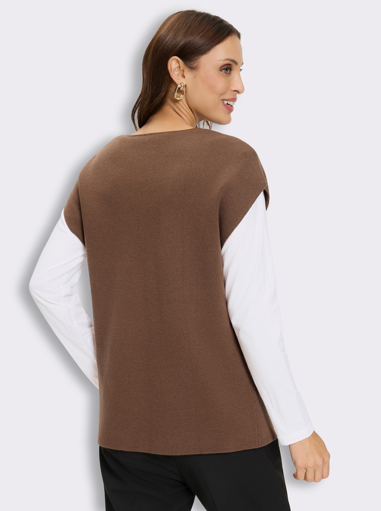 Strickweste mit Feder-Brosche - braun