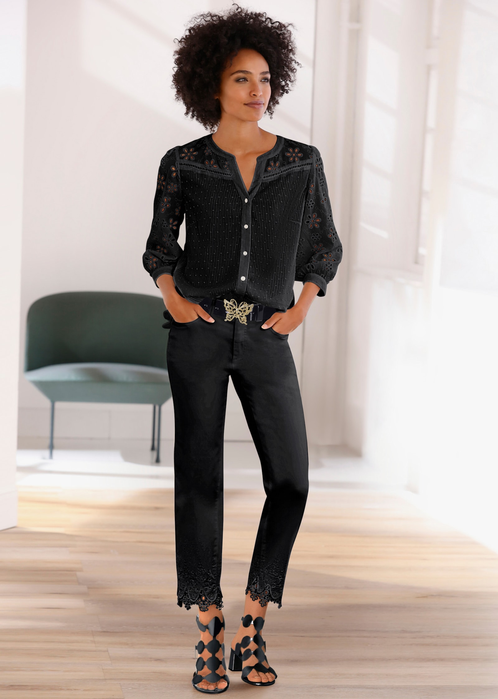 heine Baumwollbluse mit Lochstickerei - schwarz