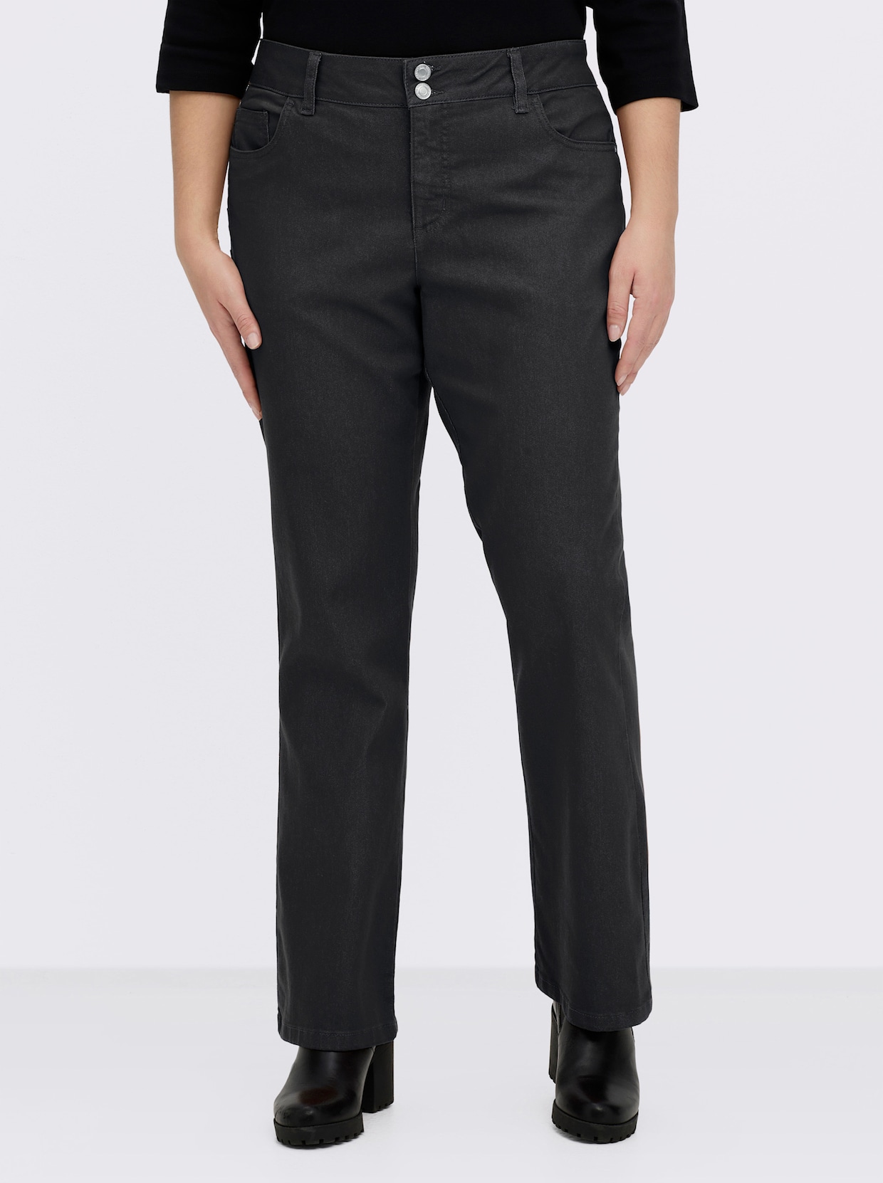 Bootcut-Jeans mit Push-up-Effekt - schwarz