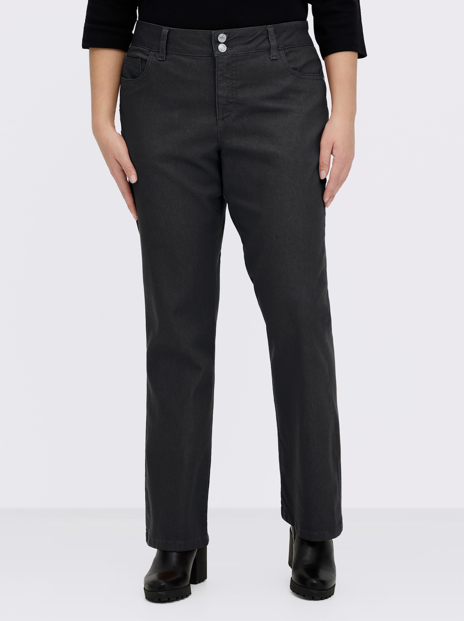 Bootcut-Jeans mit Push-up-Effekt - schwarz