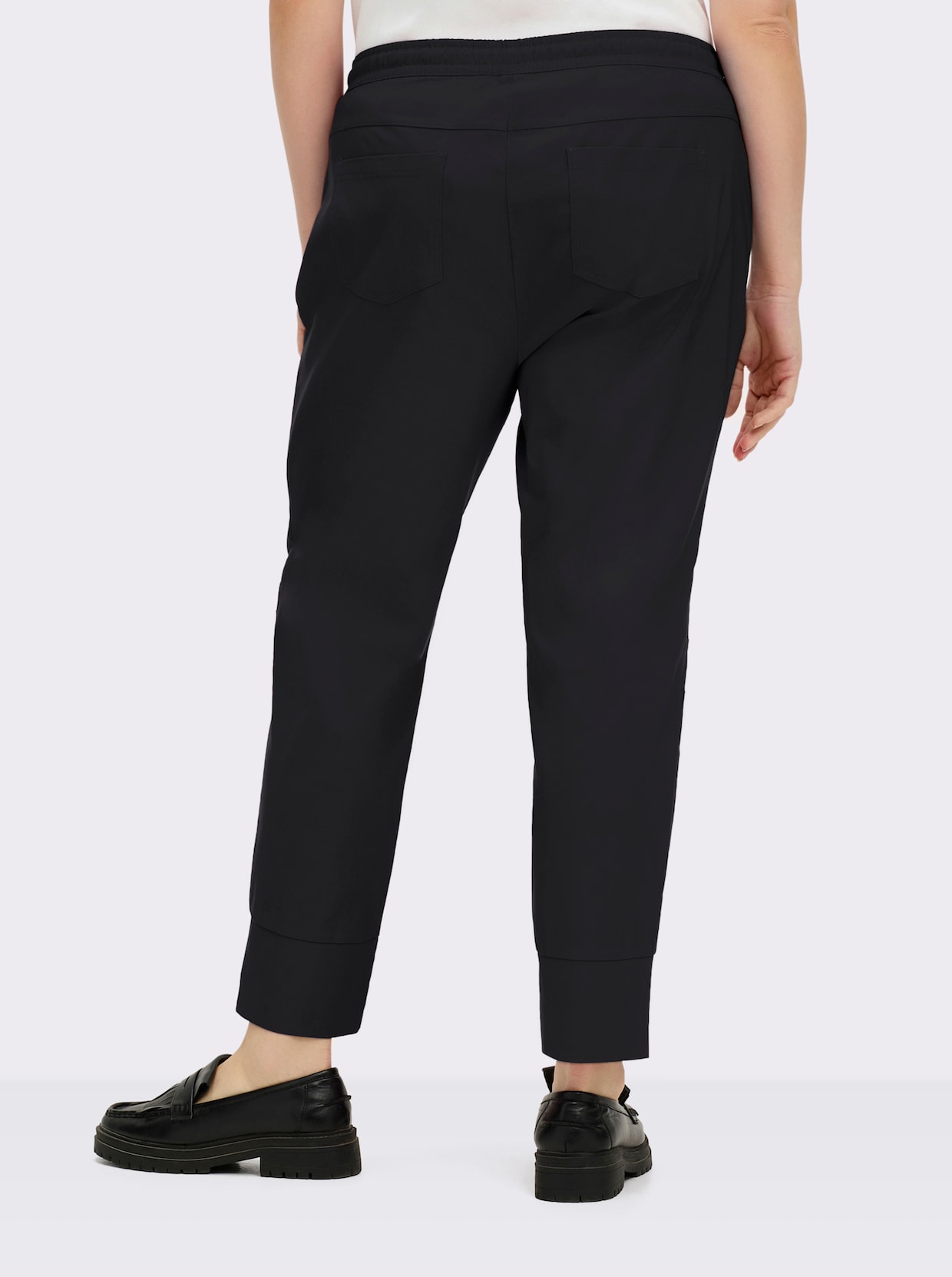 Jogg Pants mit Passformsattel hinten - schwarz