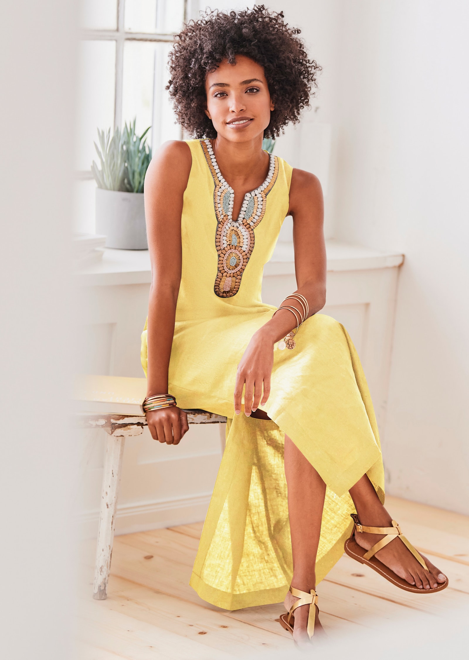 heine Maxikleid mit Zierperlen am Ausschnitt - zitrone