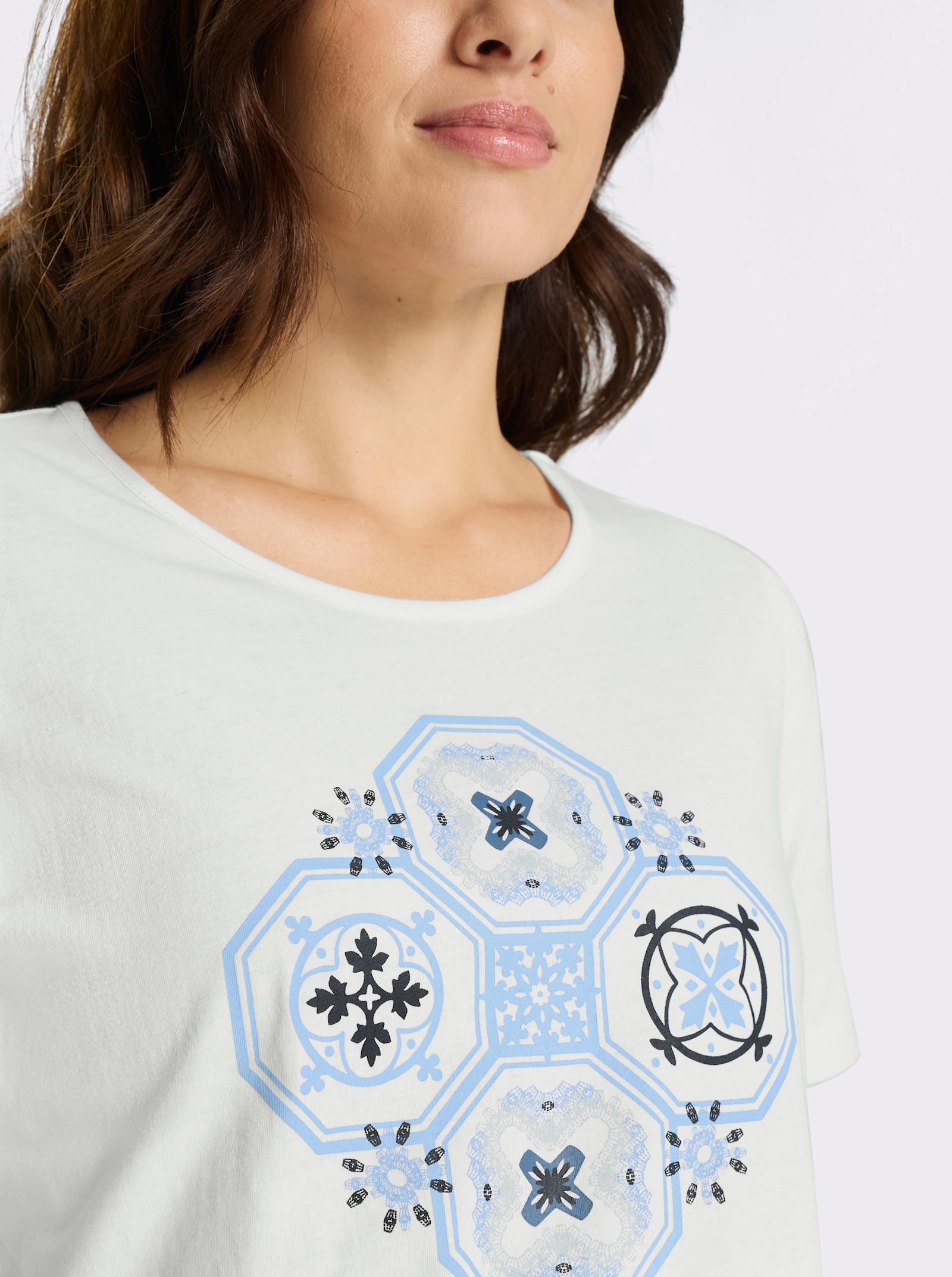 Kurzarmshirt mit platziertem Druckmuster - ecru-jeansblau-bedruckt