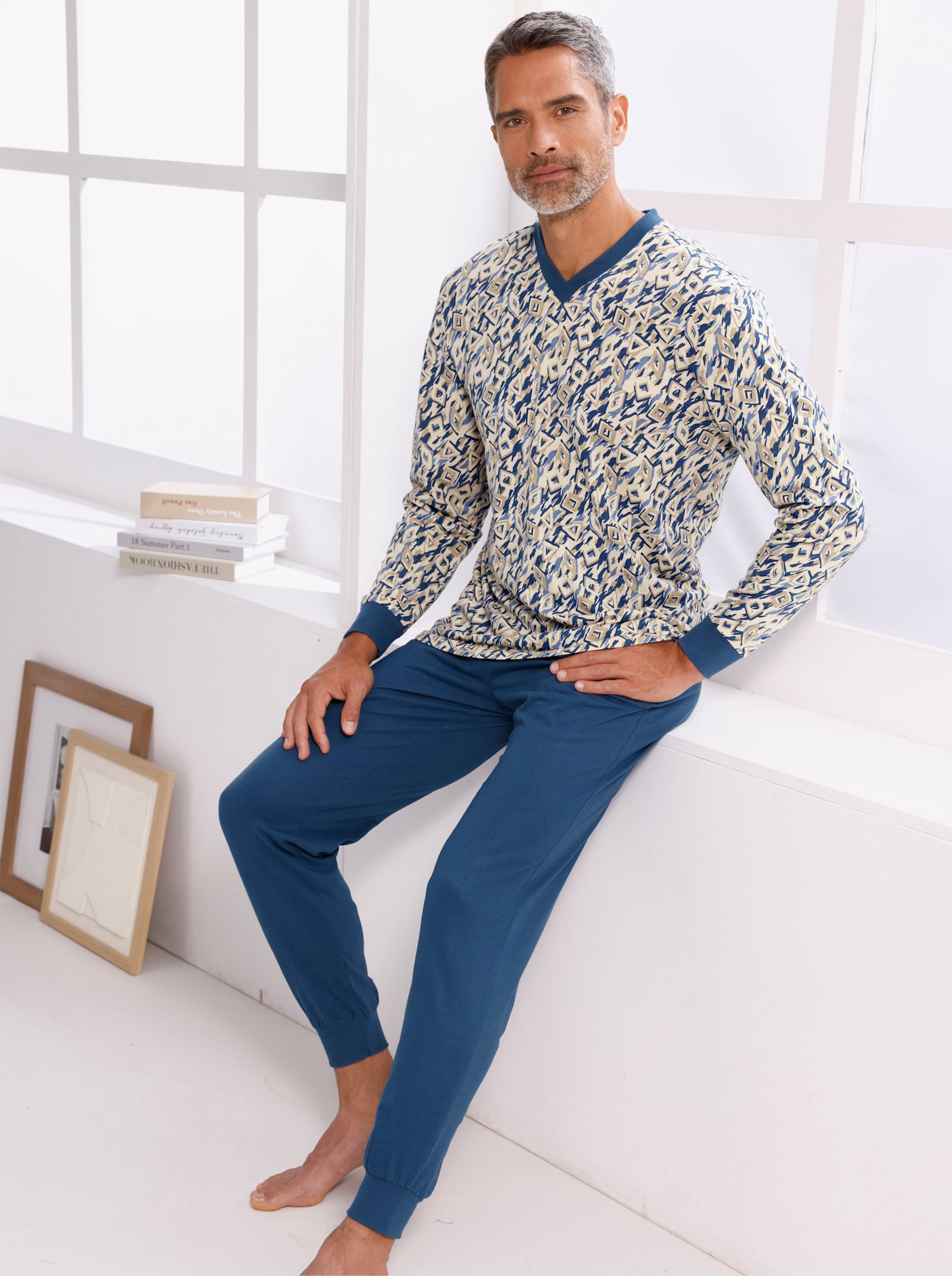 Pyjama met elastische ribboordjes - zand/jeansblauw bedrukt