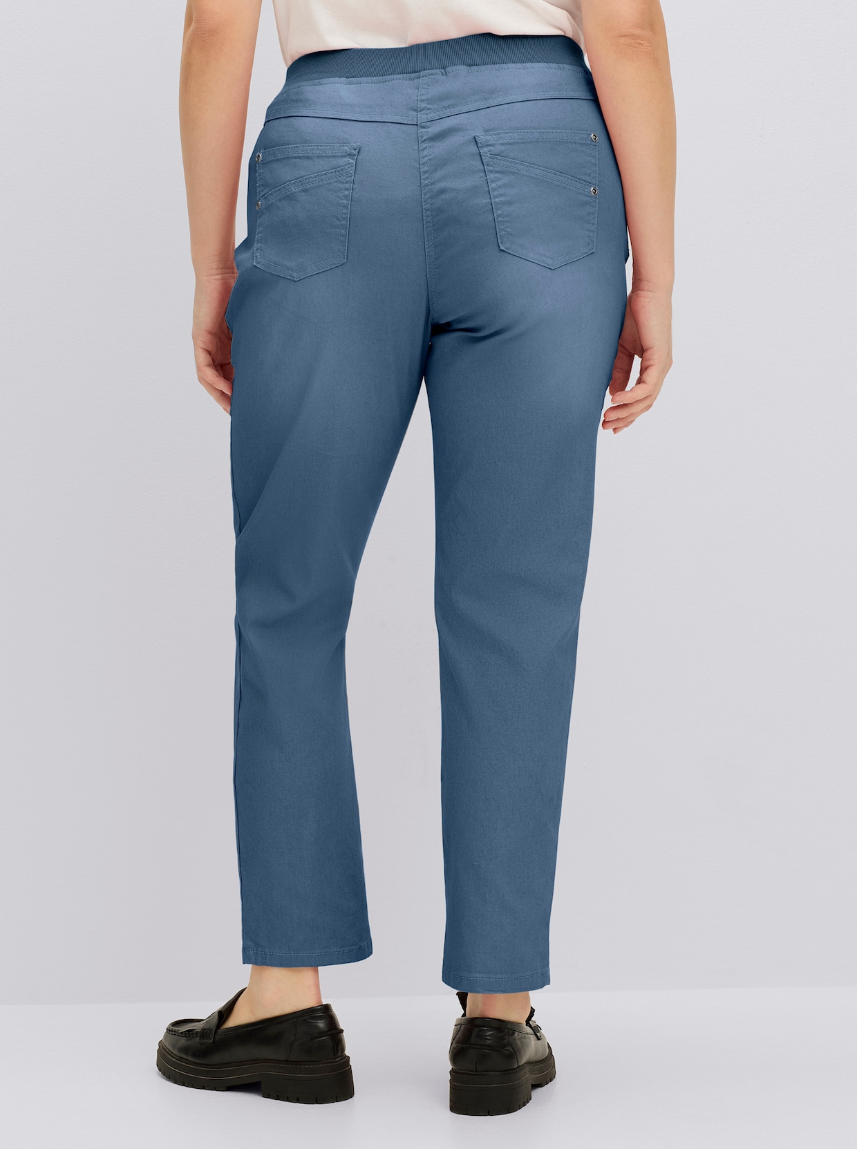 Schlupfjeans mit geripptem Strick-Dehnbund - blue-bleached