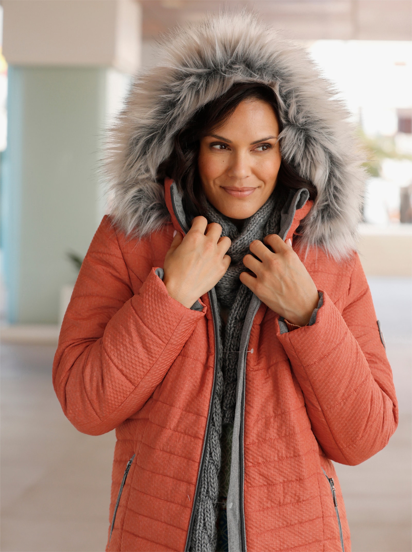 Steppjacke mit abnehmbarem Pelz-Imitat - rostrot