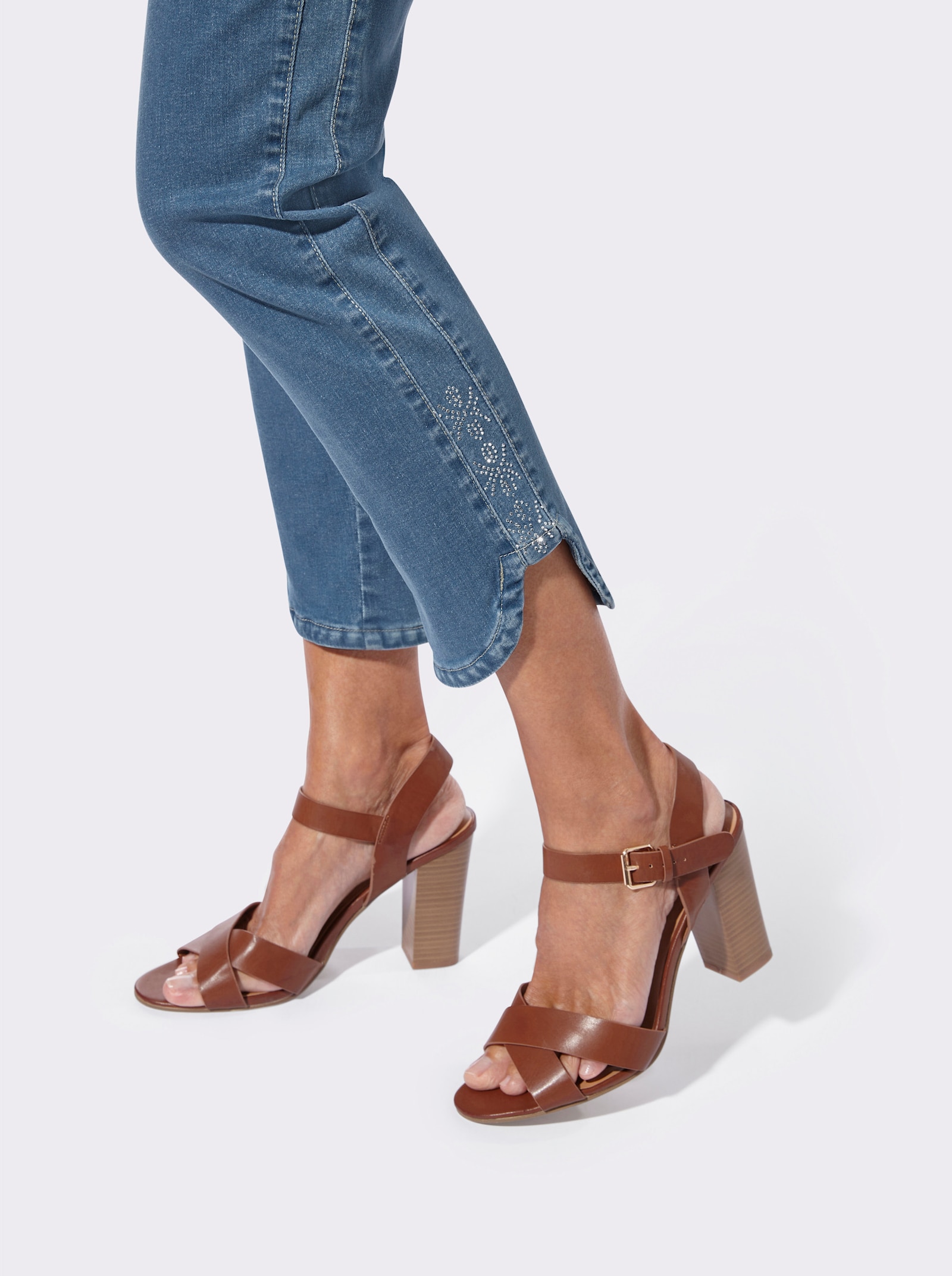 7/8-Jeans mit Passformsattel hinten - blue-bleached