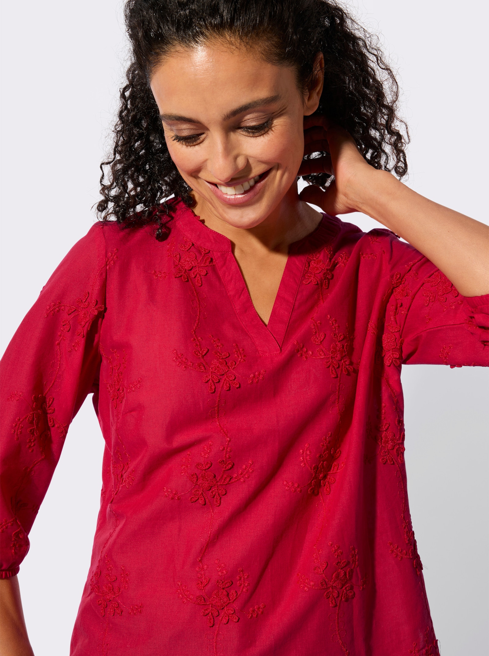 Baumwollbluse mit 3D-Blütenstickerei - erdbeere