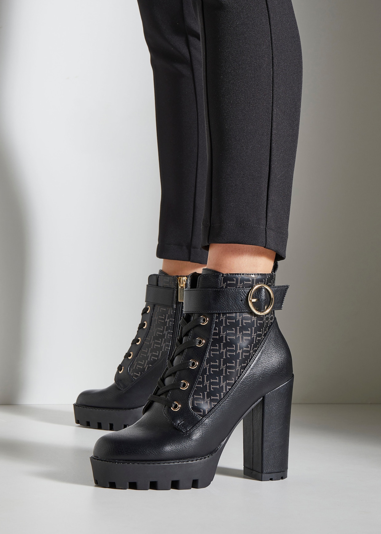 LASCANA Stiefelette - schwarz