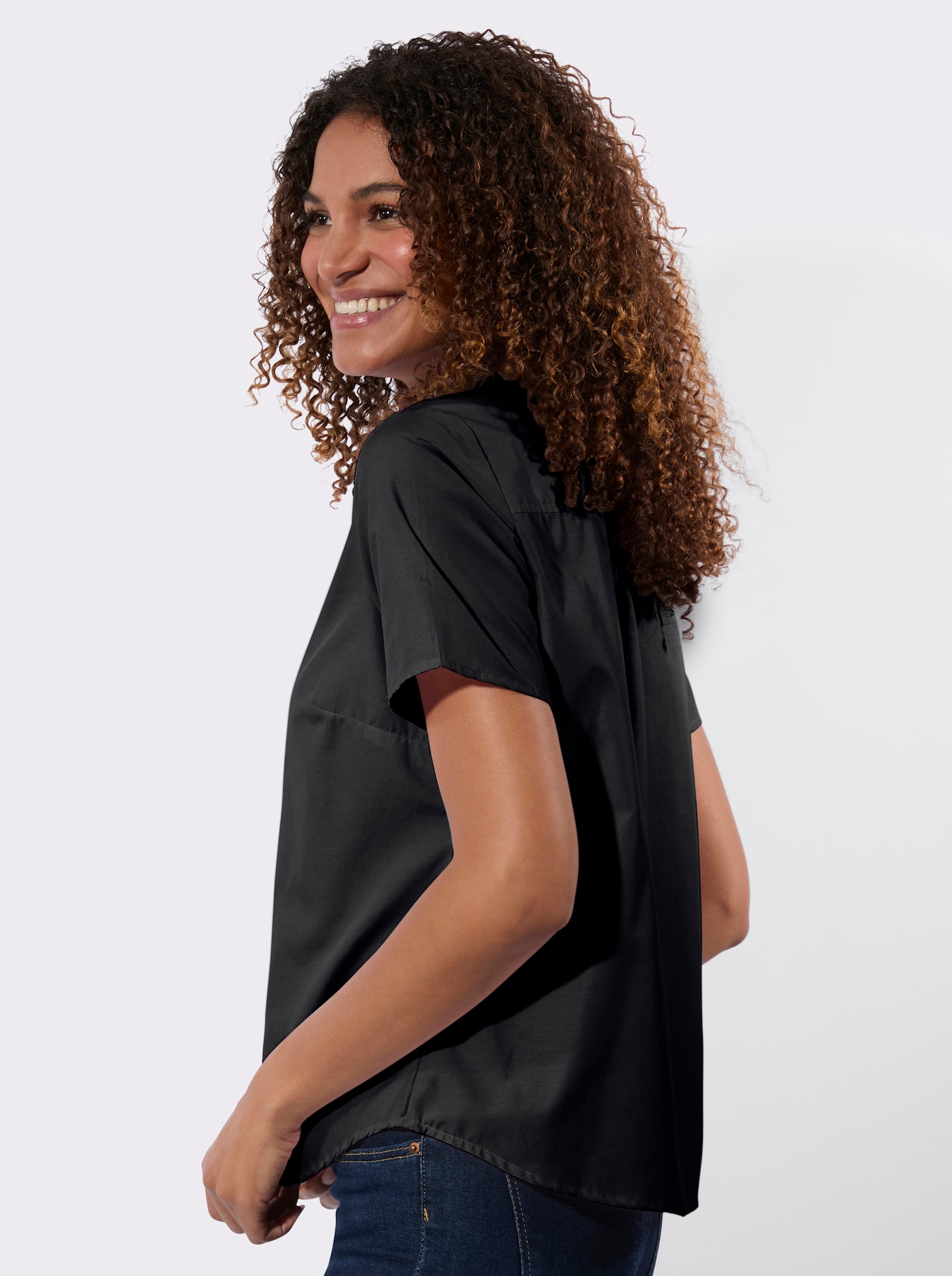 Kurzarmbluse mit weitegebender Kellerfalte - schwarz