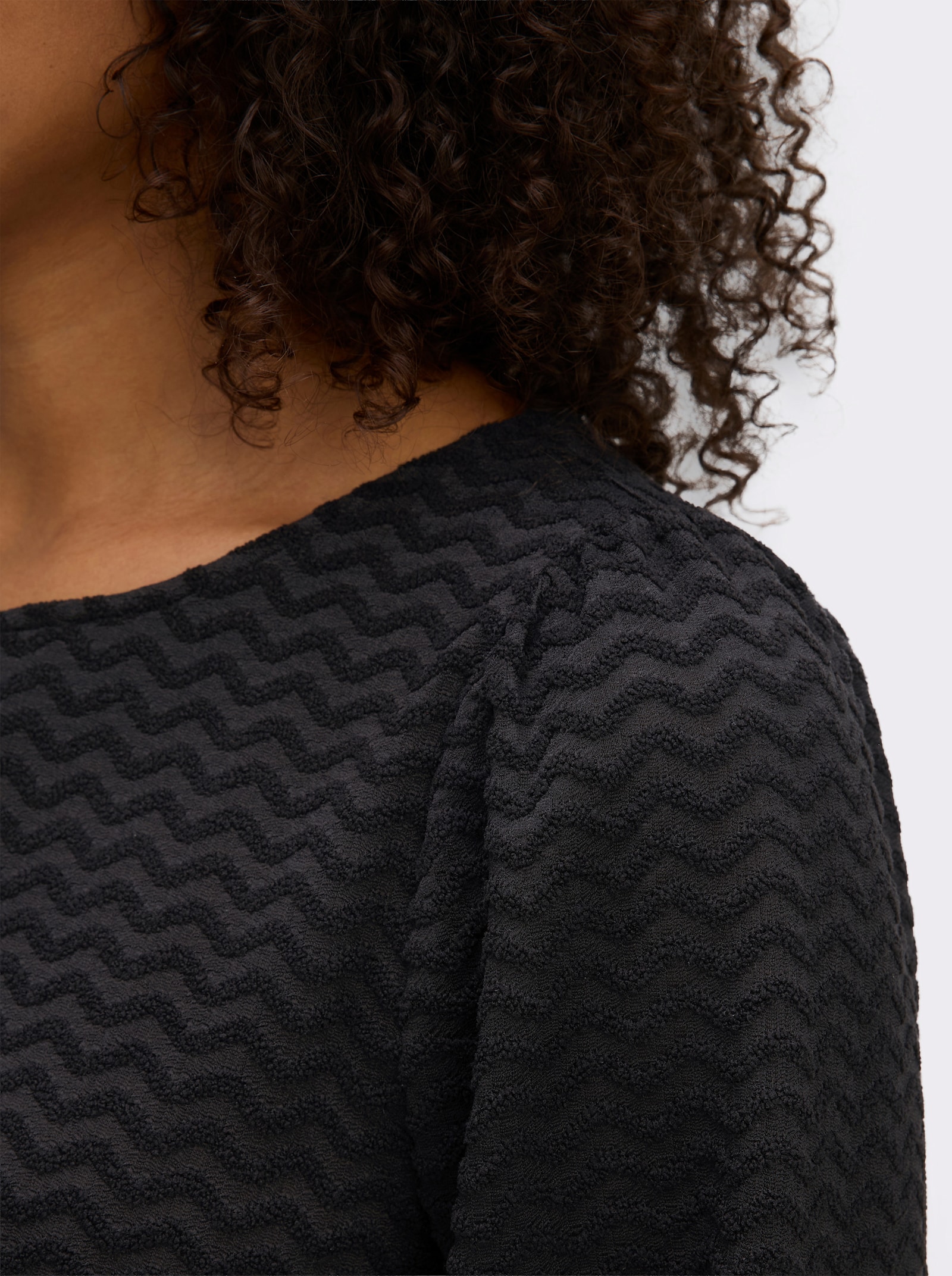 sheego Sweatshirt mit Strukturmuster - schwarz
