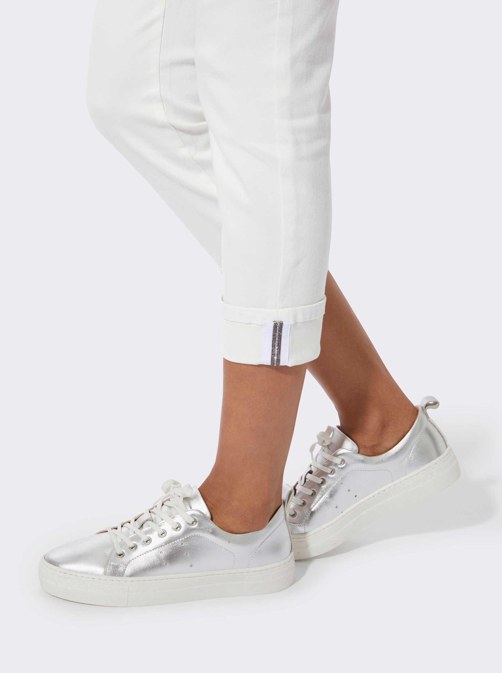 Gerade Jeans mit Ziersteinchen - weiss