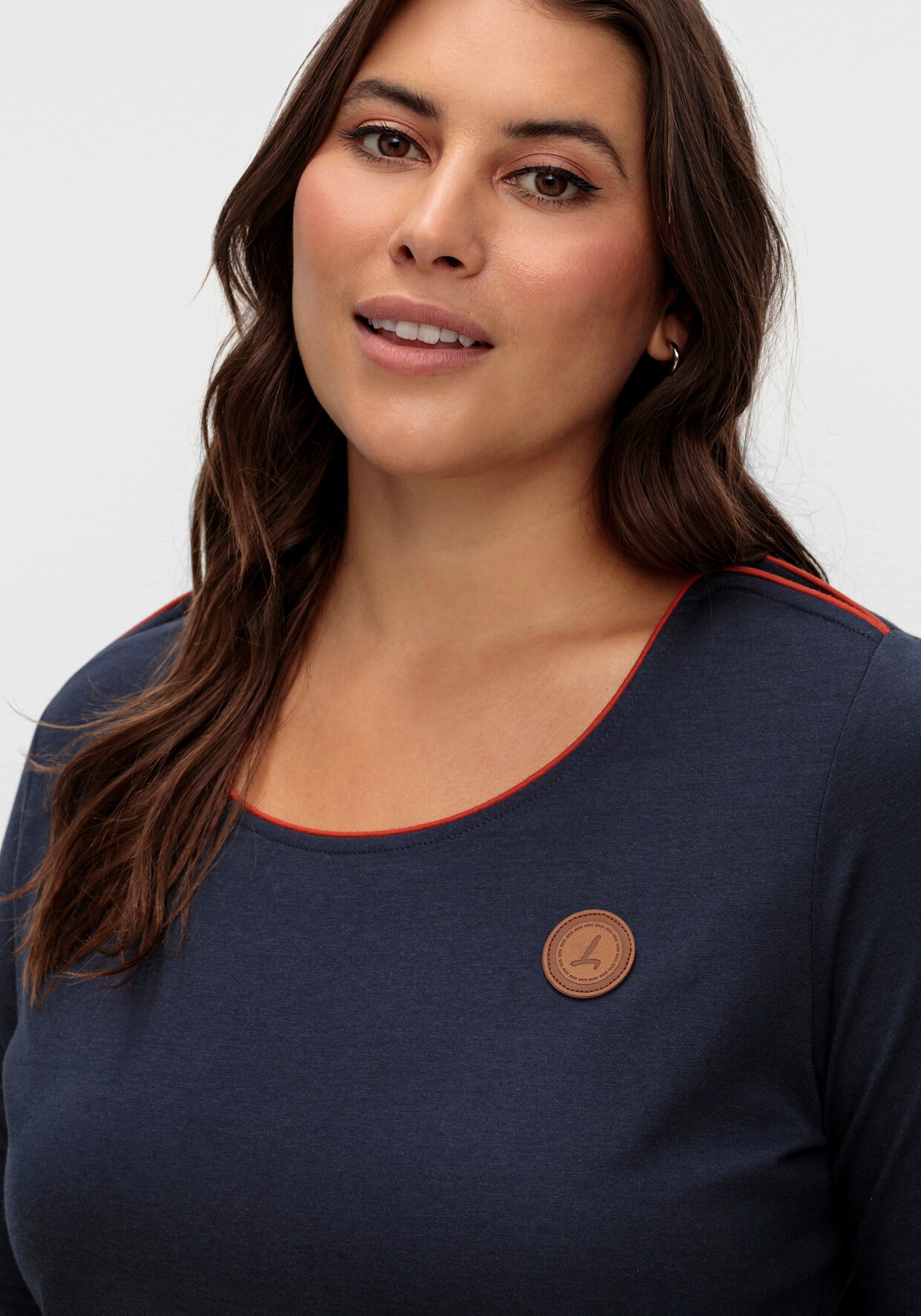 Langarmshirt mit Lederimitat-Emblem - marine