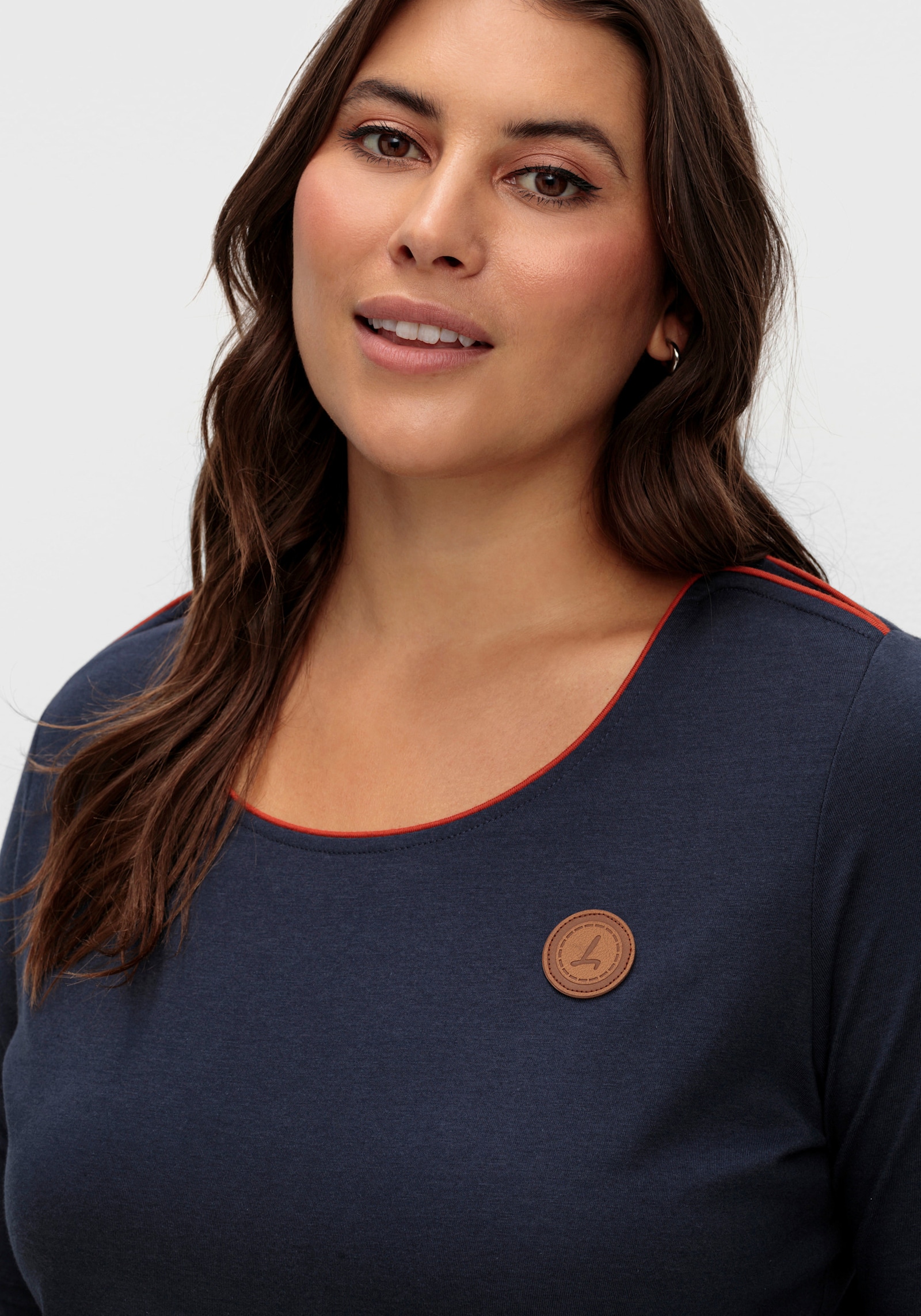 Langarmshirt mit Lederimitat-Emblem - marine