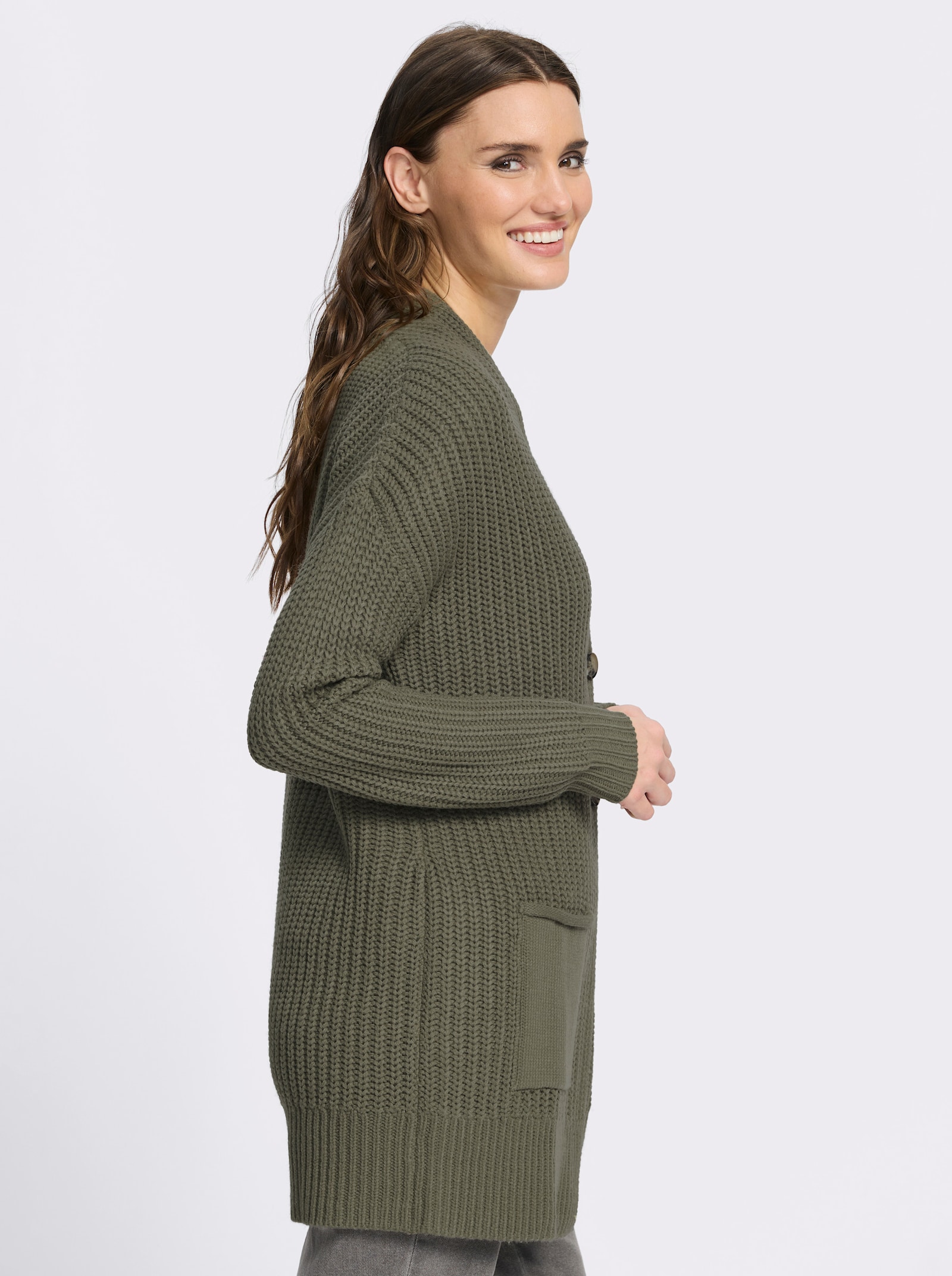 Longstrickjacke mit Knöpfen in Horn-Optik - khaki