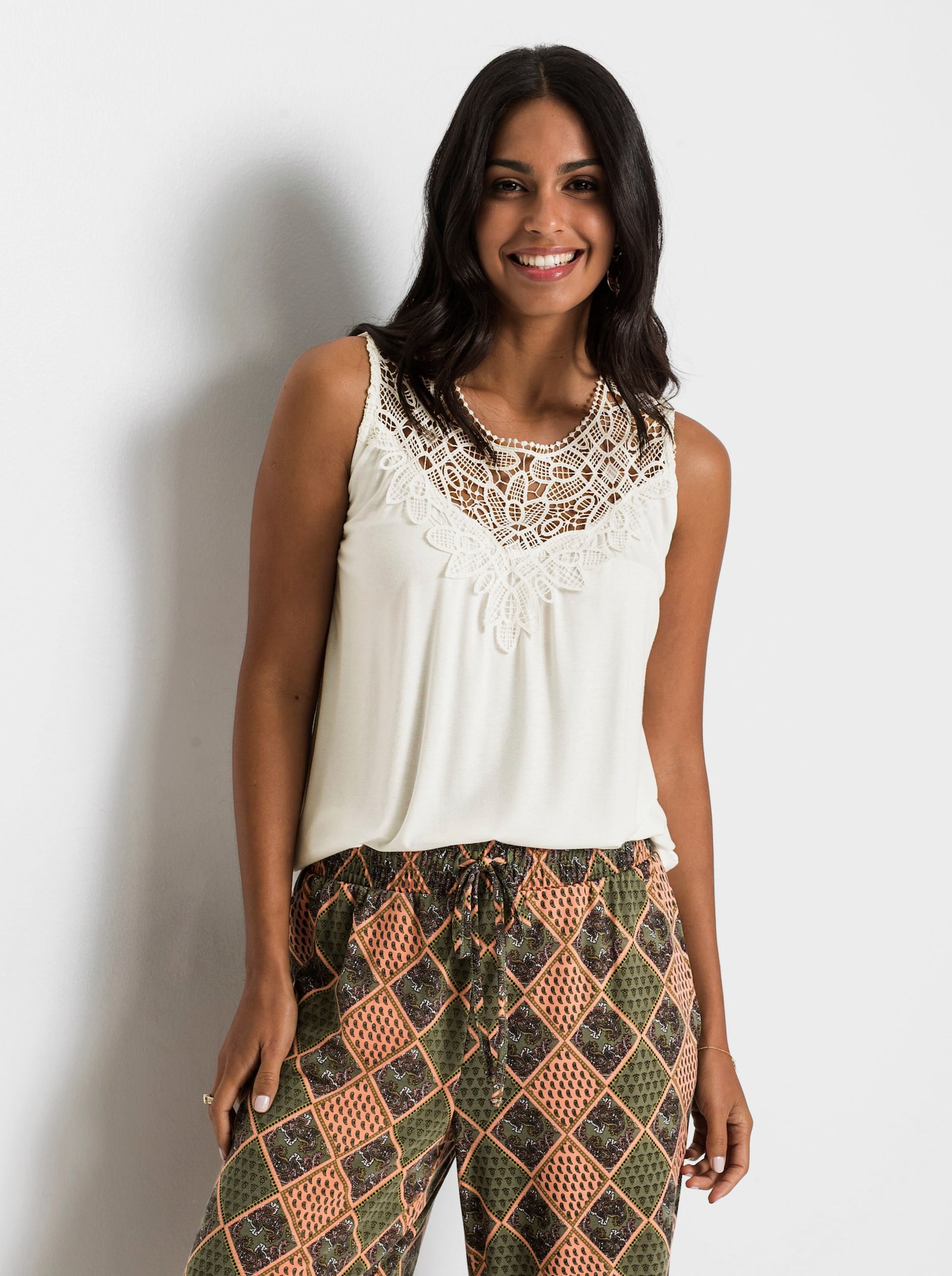 Shirttop mit Spitze am Ausschnitt - ecru