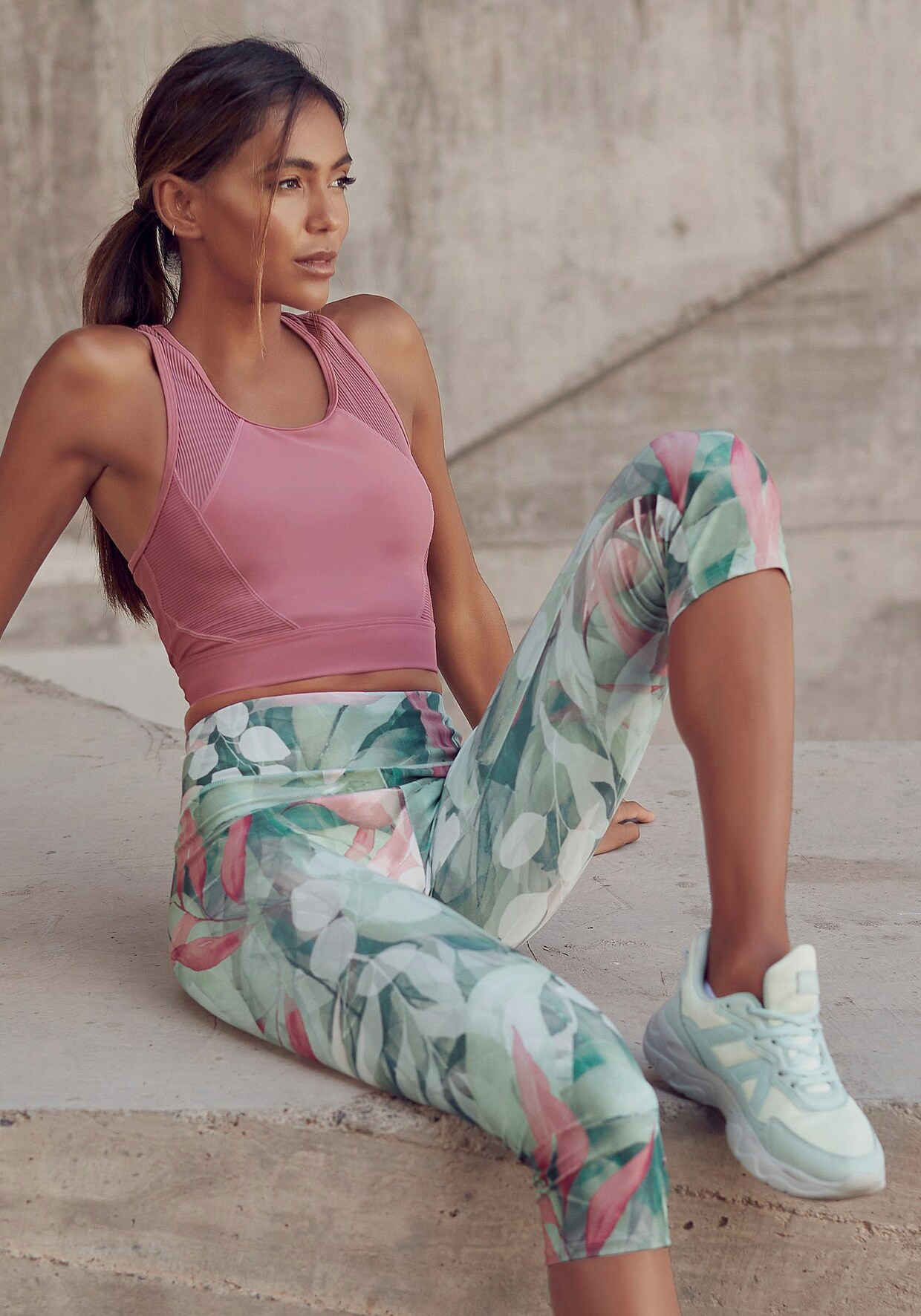 LASCANA ACTIVE Caprileggings - gemustert-grün-rosa