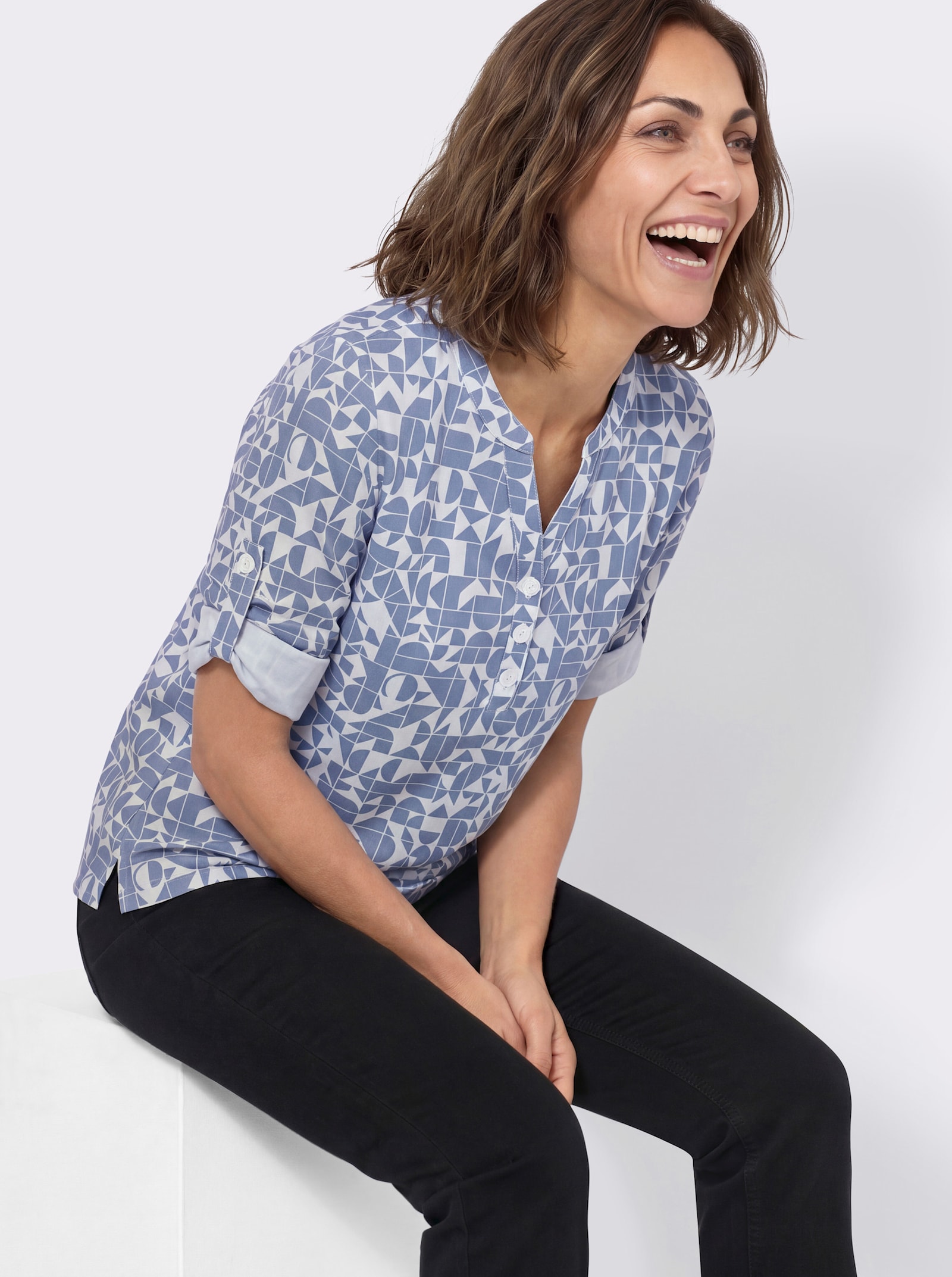 Blusenshirt mit kurzer Knopfleiste - taubenblau-ecru-bedruckt