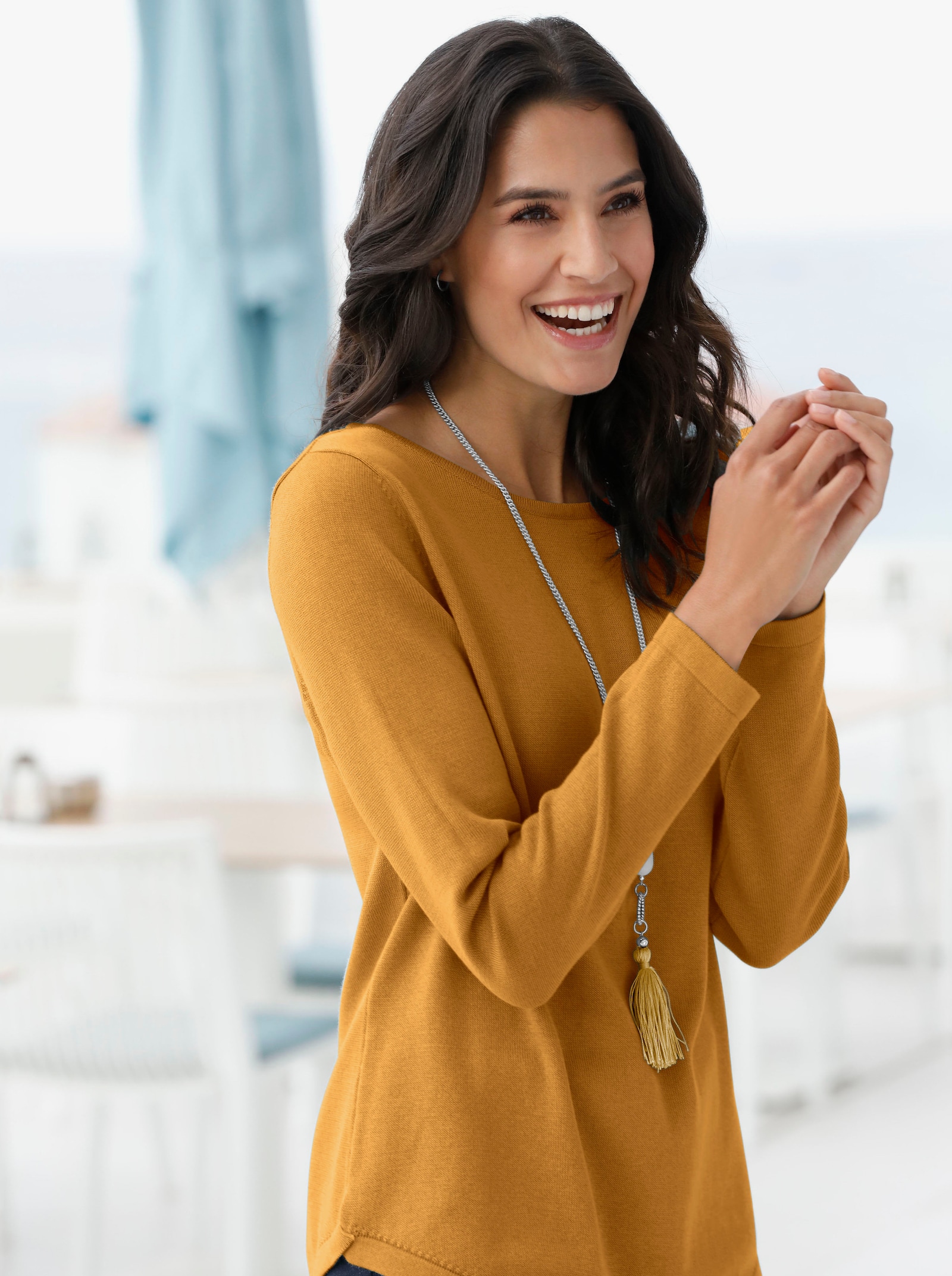 Pull avec encolure en U - jaune curry