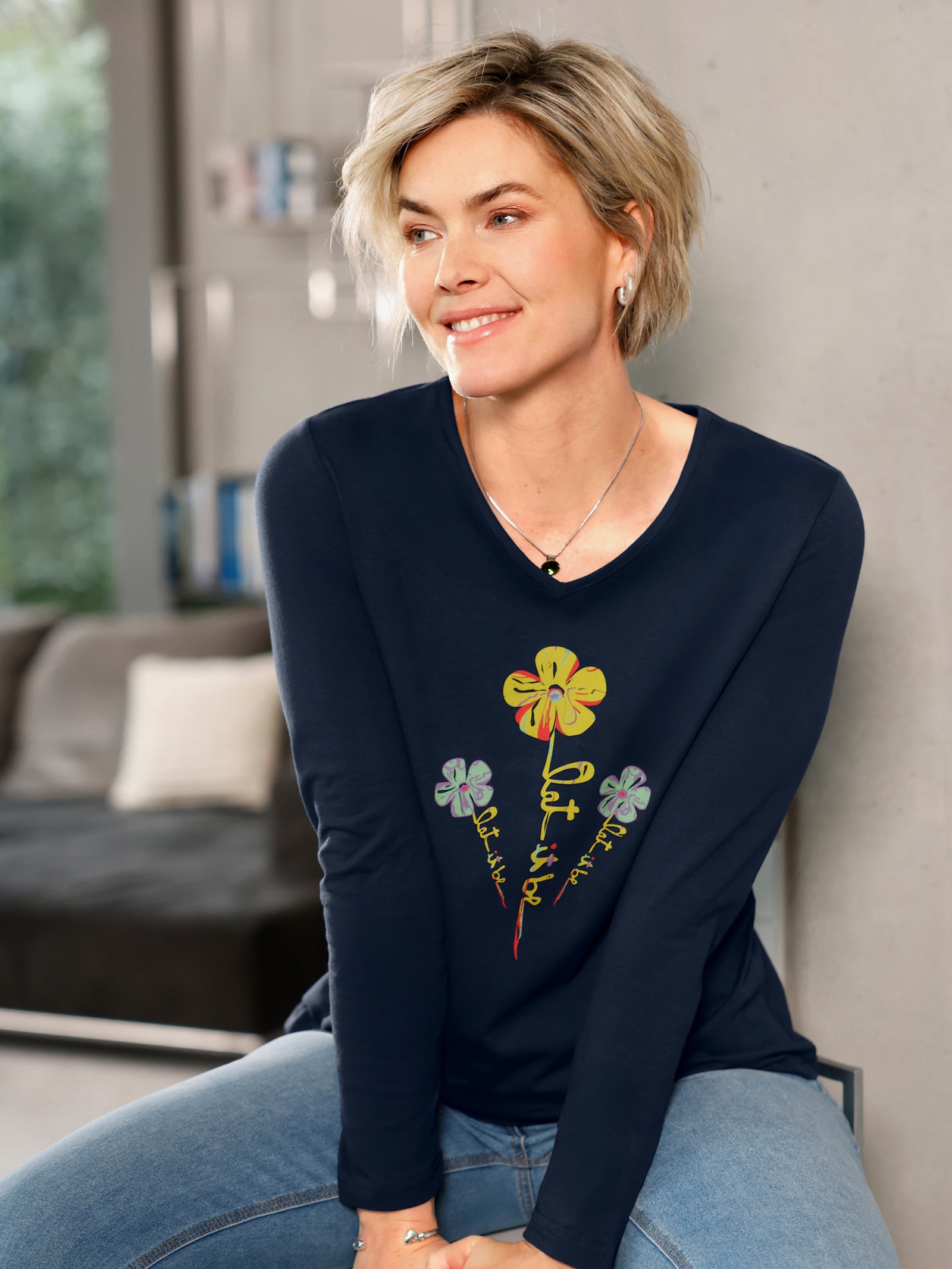 V-Shirt mit floralem Druck - marine