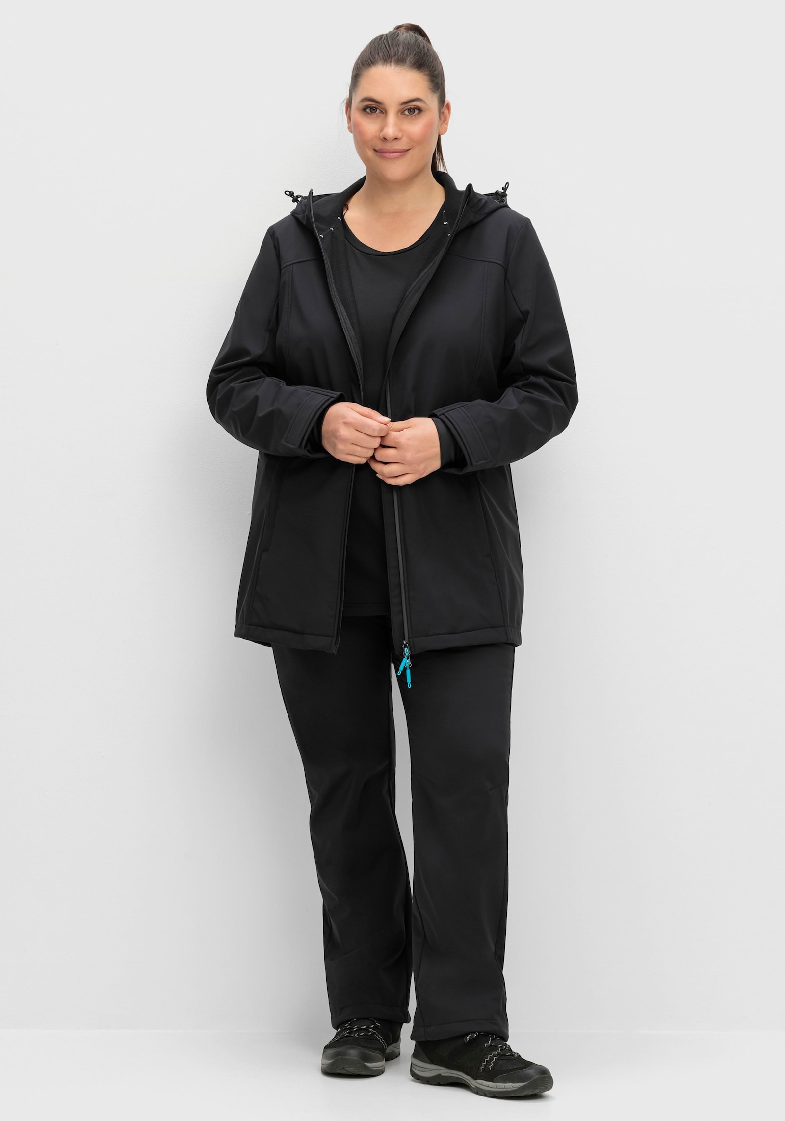 sheego Softshelljacke mit 2-Wege-Reißverschluss - schwarz