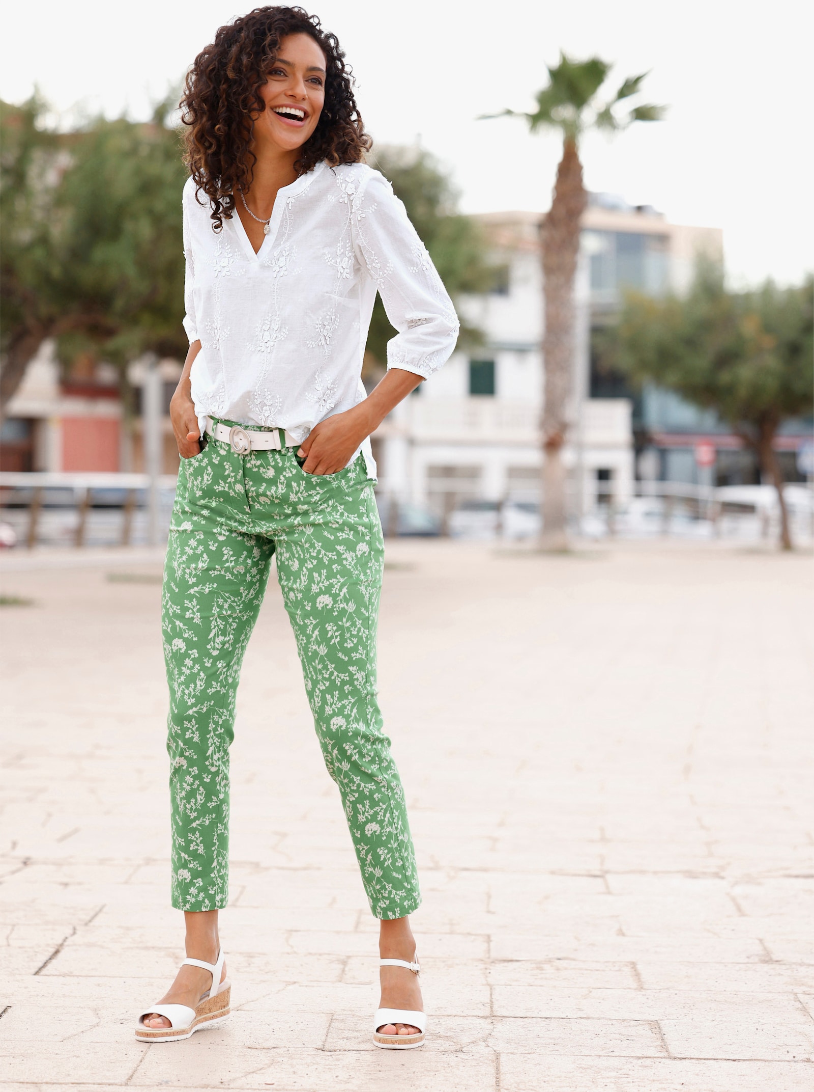 Baumwollbluse mit 3D-Blütenstickerei - ecru