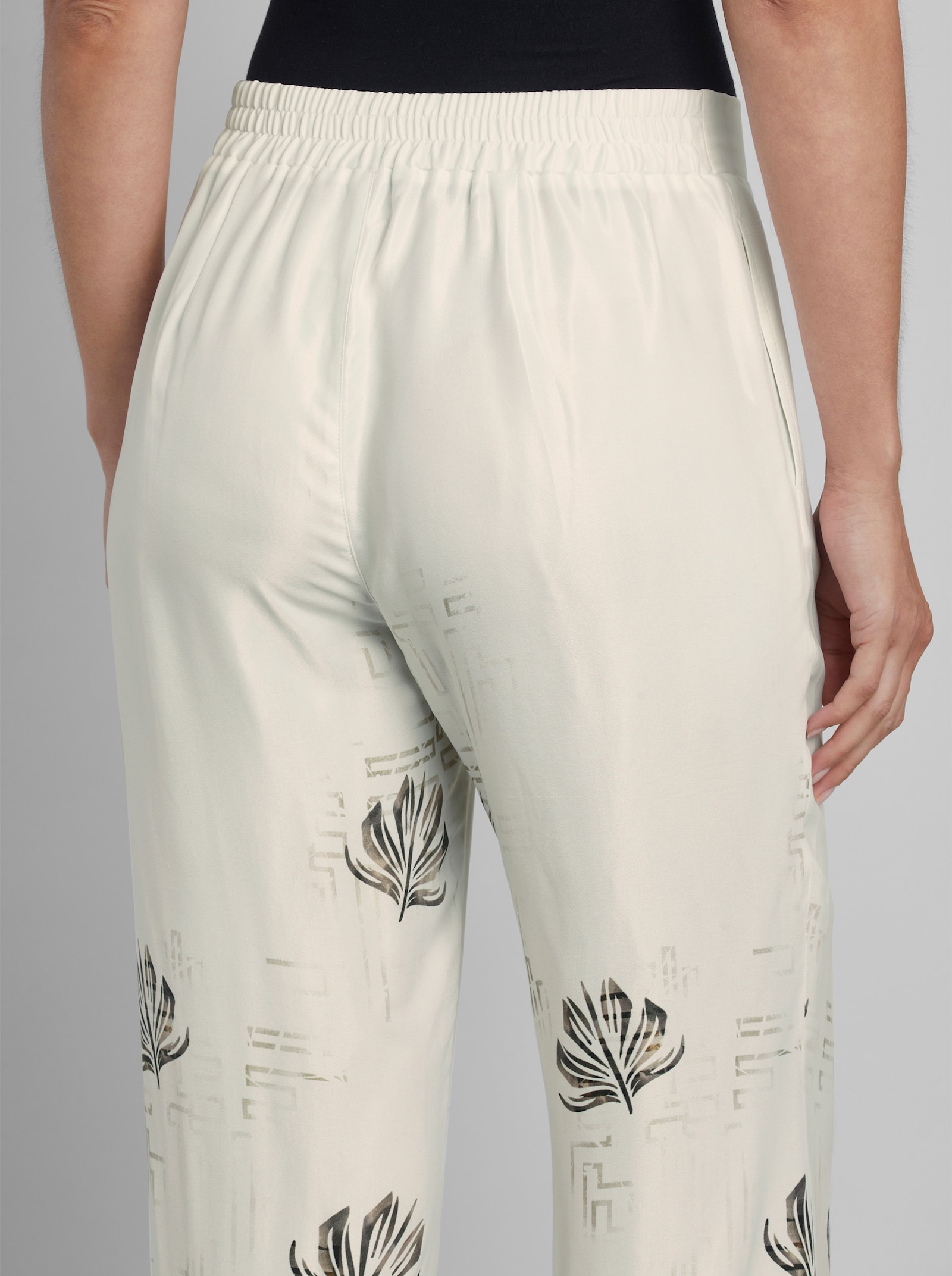 heine Druckhose mit Palmenprint - ecru-oliv-bedruckt
